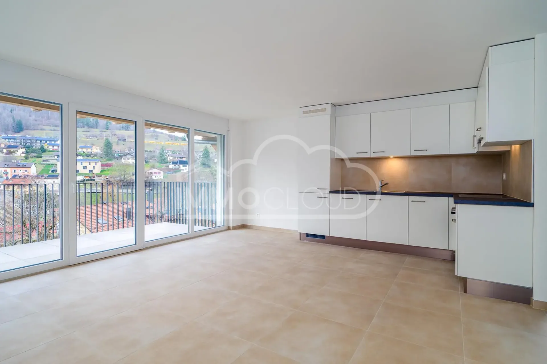 Großes Wohn-Esszimmer mit Balkon!