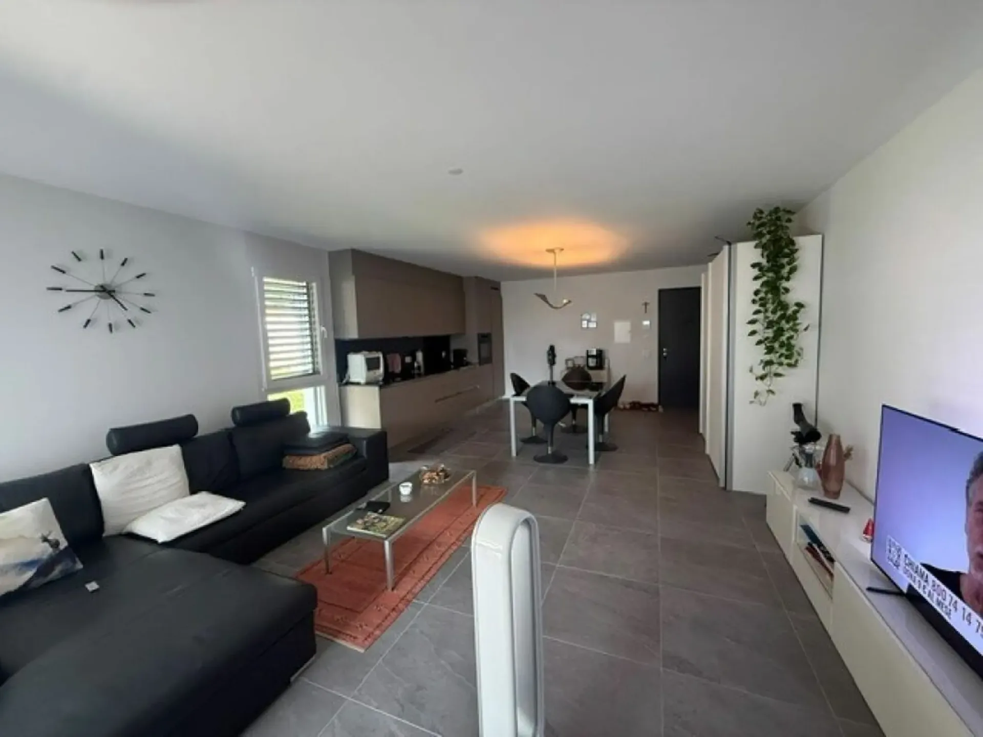 Geräumige und moderne 2.5-Zimmer-Wohnung in San Vittore