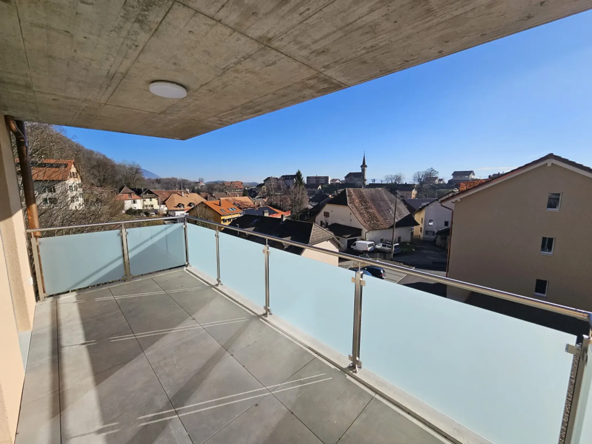 Wohnung mit 4.5 Zimmern im 1. Stock