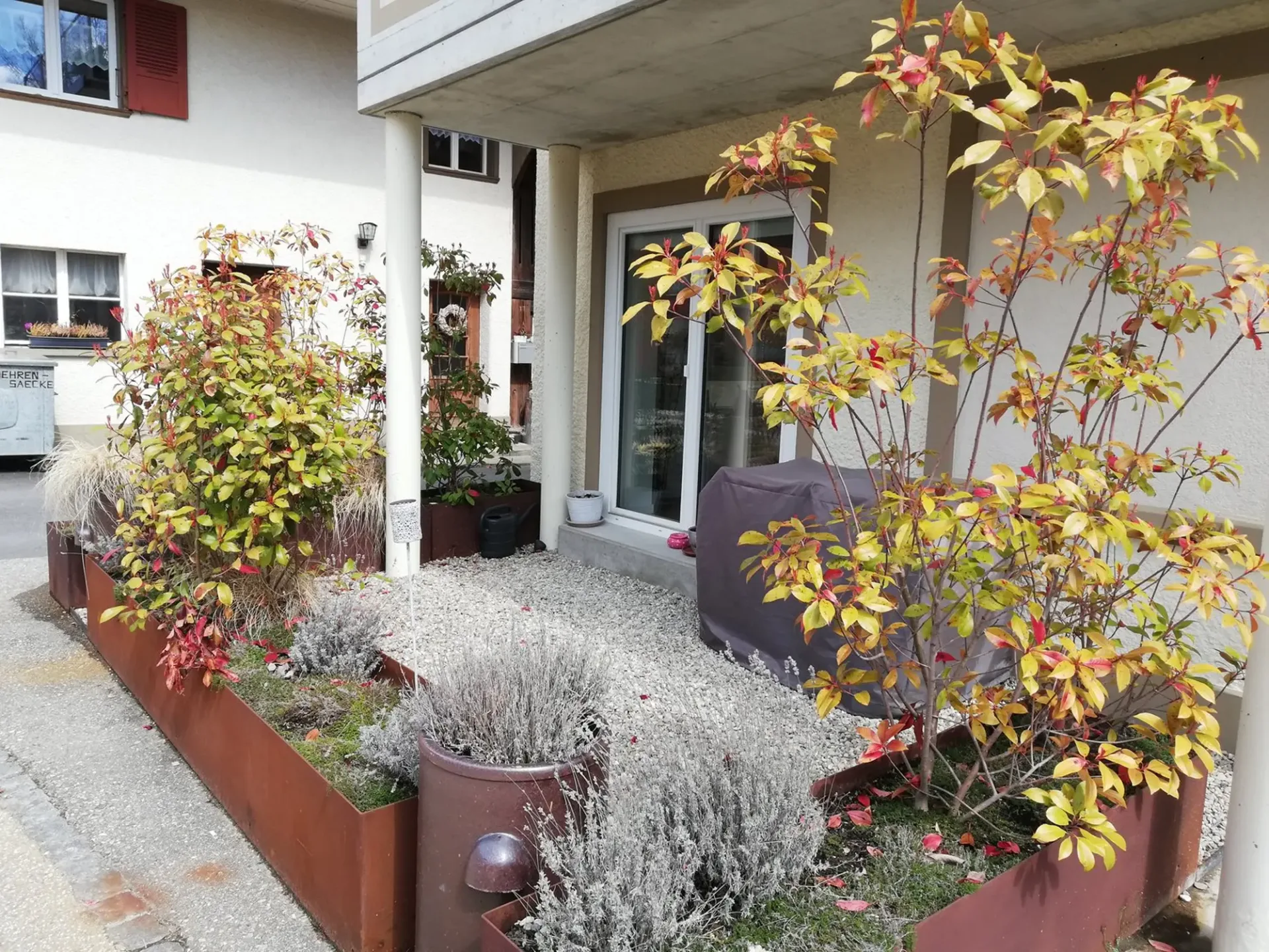 Charming 2.5-room ground floor apartment