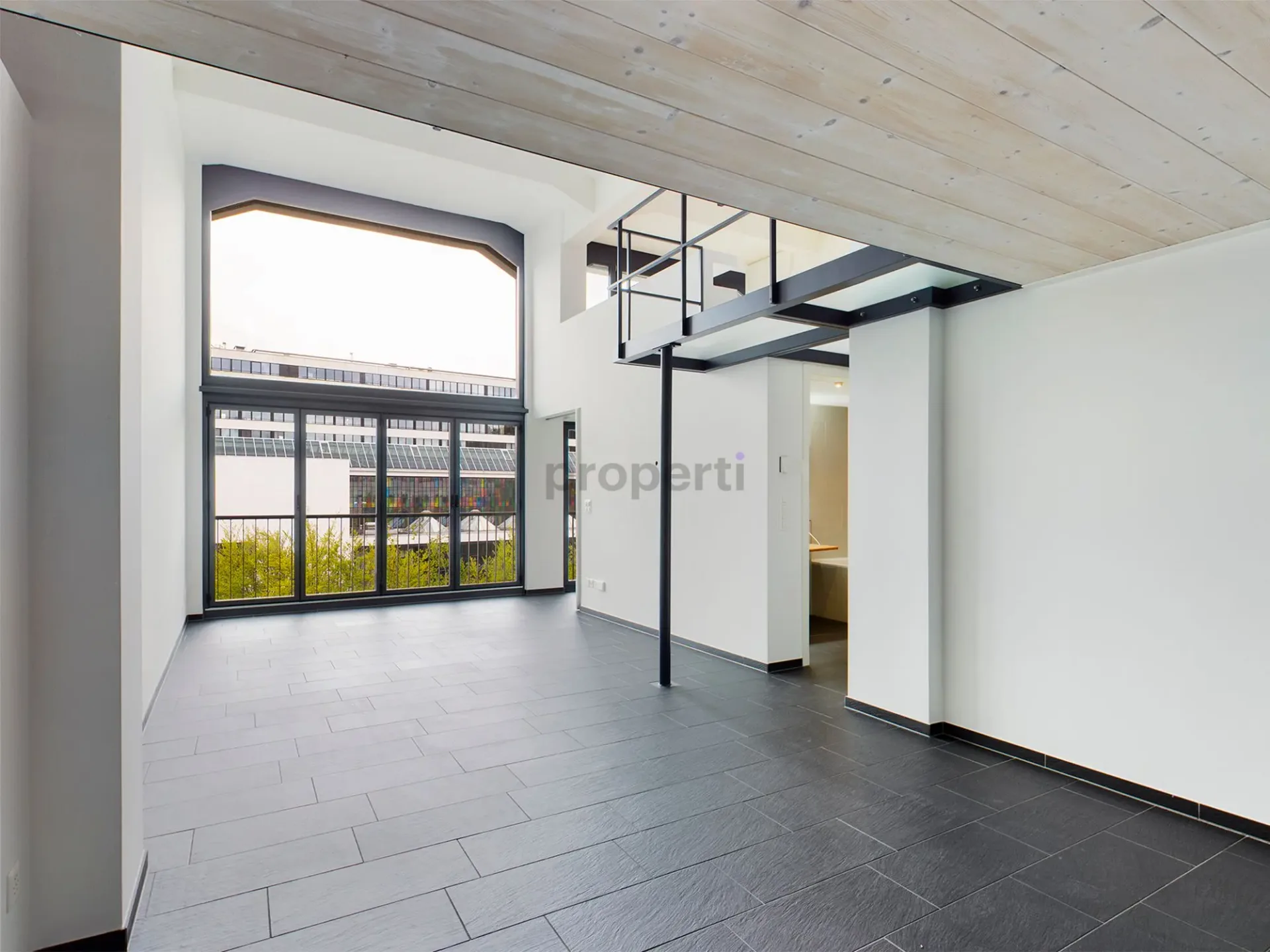 Loft-Ambiente, lichtdurchflutete Räume und Renovierung 2022