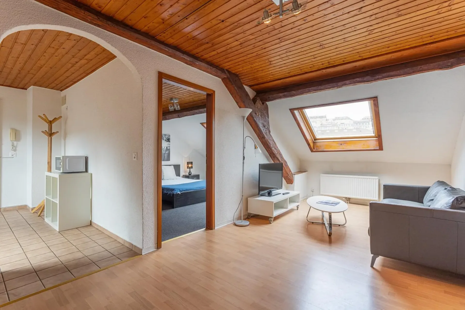 Charmantes Hochparterre-Ein-Zimmer-Apartment in der Nähe des Bahnhofs Lausanne – Rue du Simplon 10!