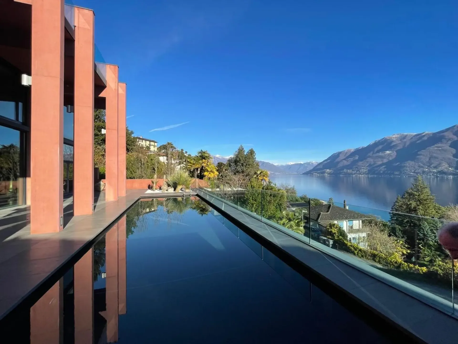 Casa Rossa - un capolavoro contemporaneo affacciato sul Lago