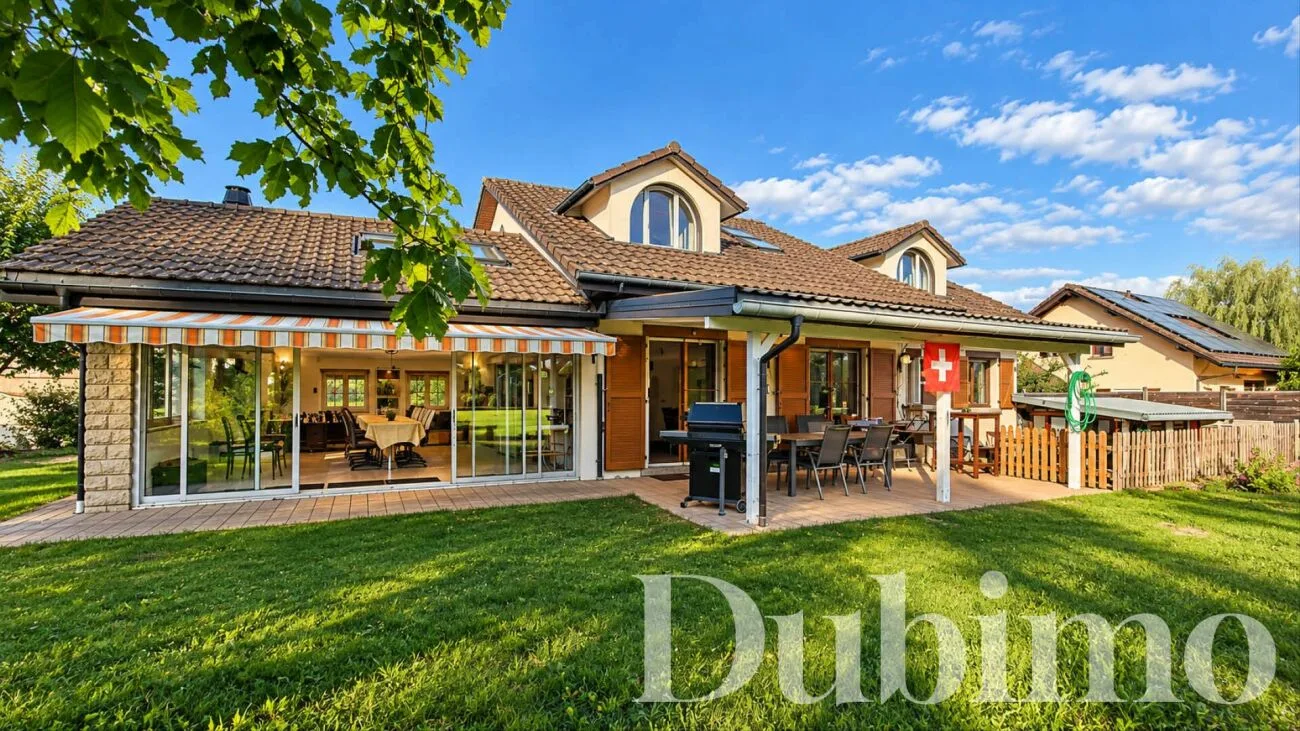 Charming 8.5-room family house with large garden in Cottens