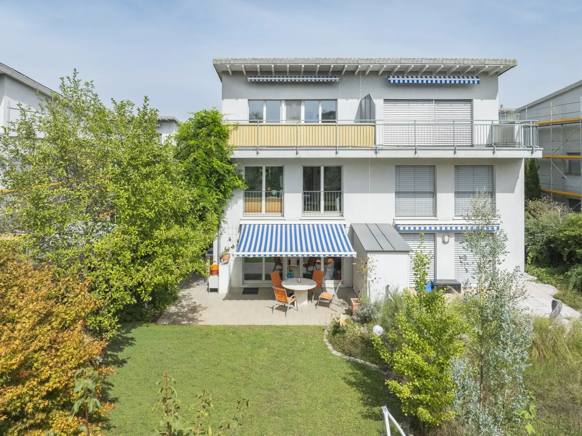 6.5-Zimmer-Doppeleinfamilienhaus in Dübendorf  grosszügiges Wohnen mit Garten und Terrasse
