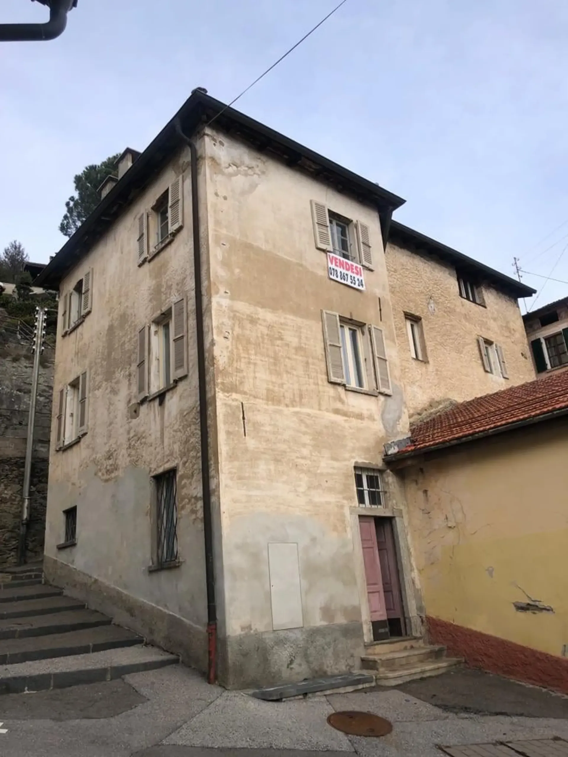 Einfamilienhaus mit Panoramablick in Cademario ZU RENOVIEREN