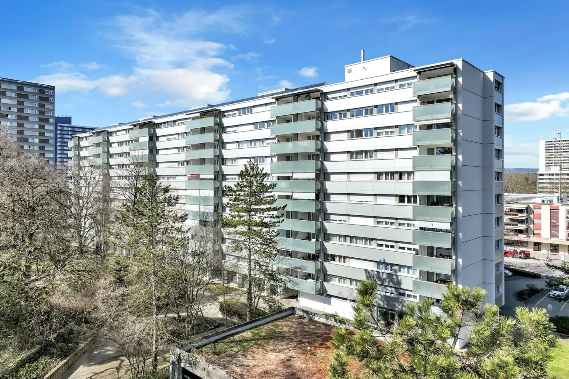Modern 3.5-room apartment with loggia at Bümpliz Nord train station!