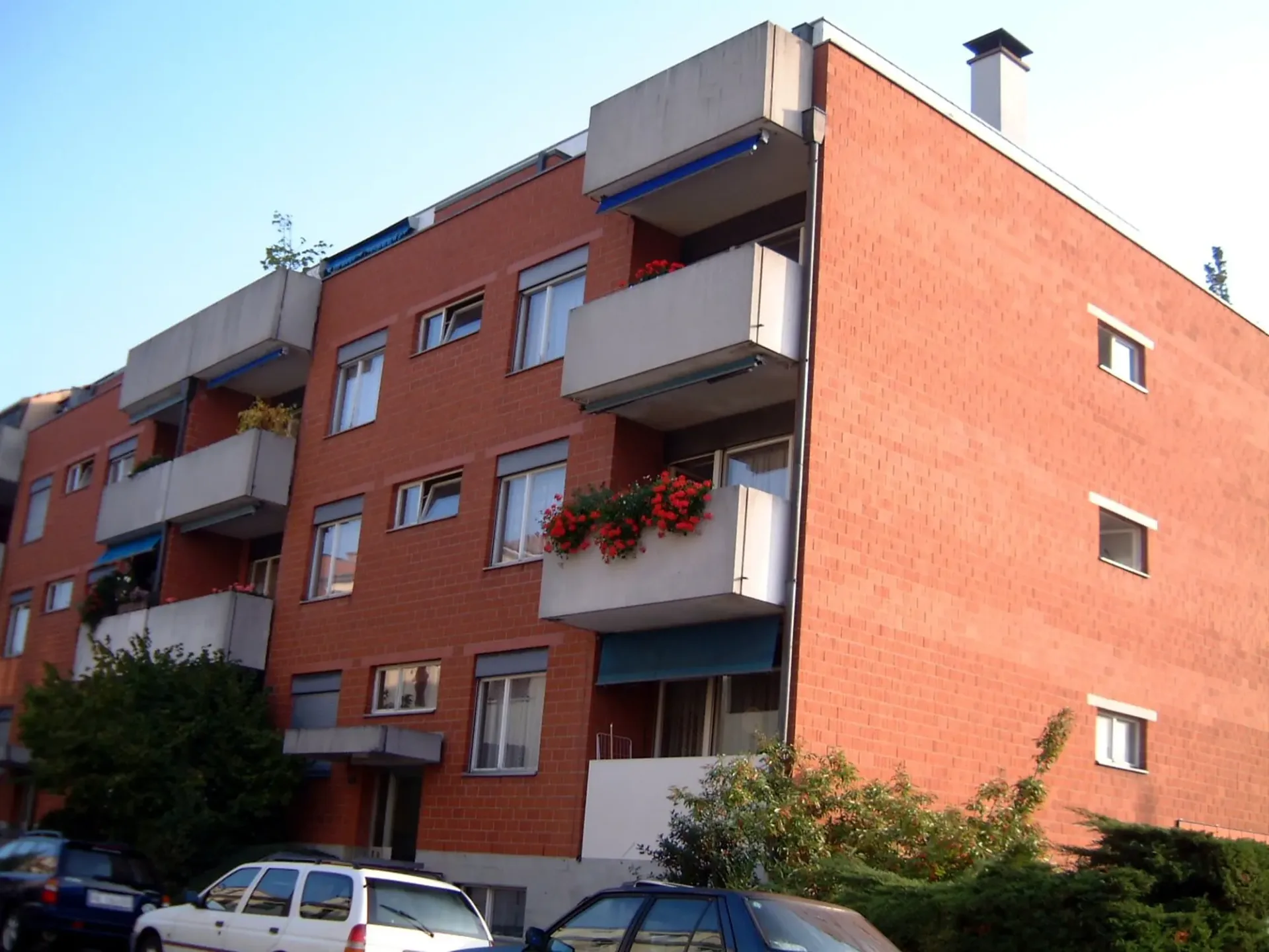 Einstellhallenplätze zu vermieten