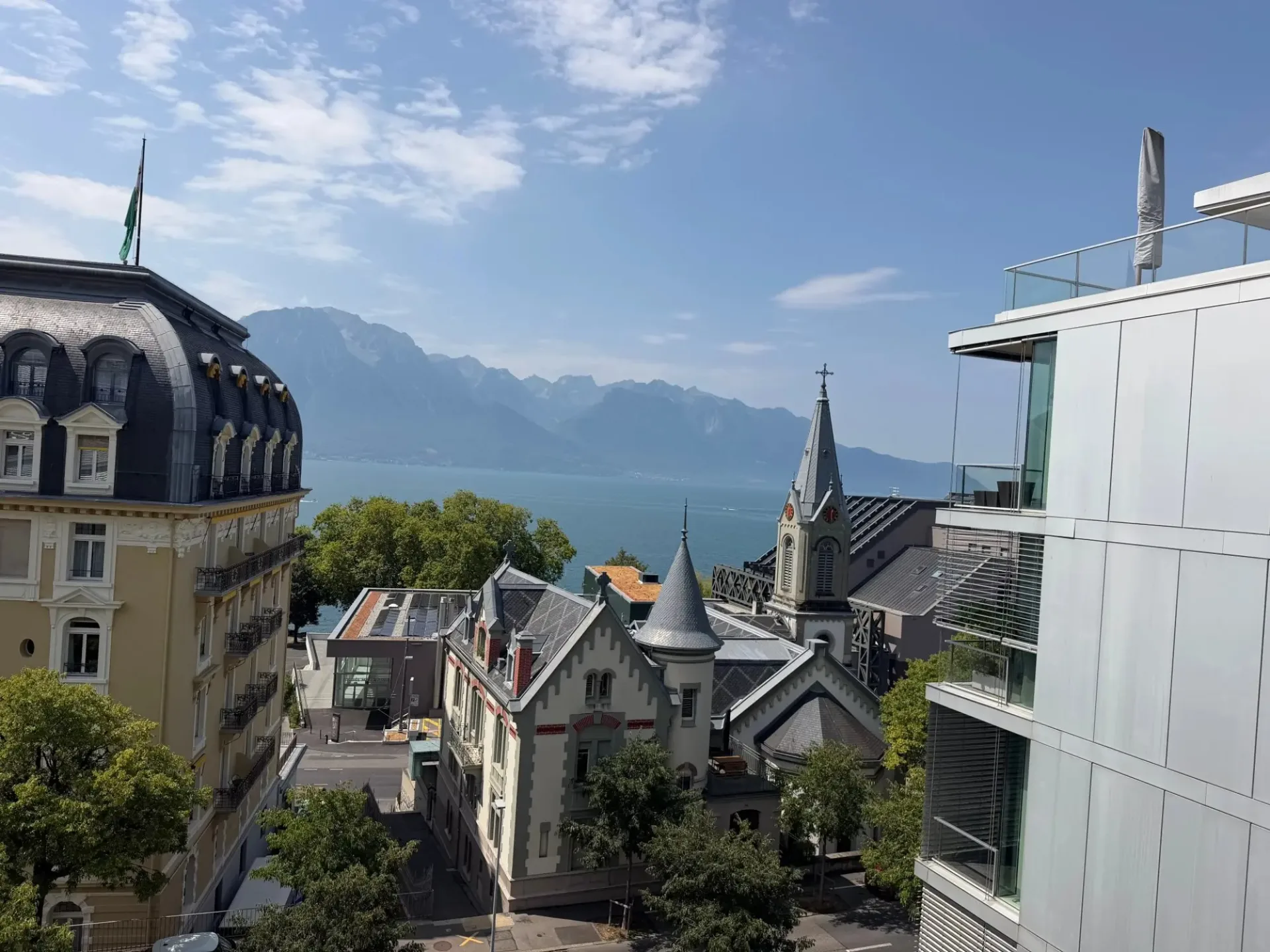 Superbe appartement lumineux, situé à deux pas du lac et du prestigieux Montreux Palace