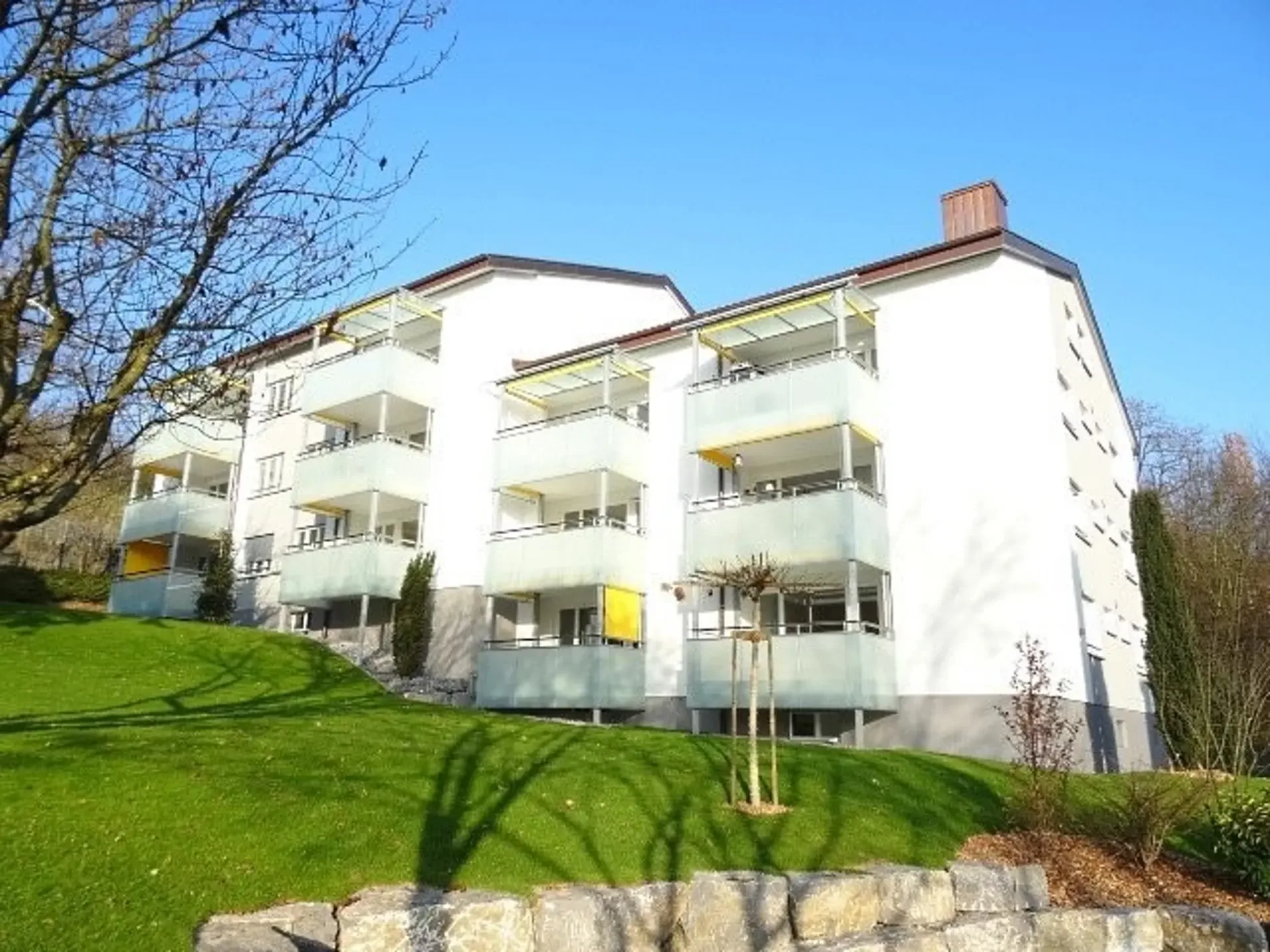 Moderne 3.5-ZW à 81 m² im 2. OG mit grossem Balkon