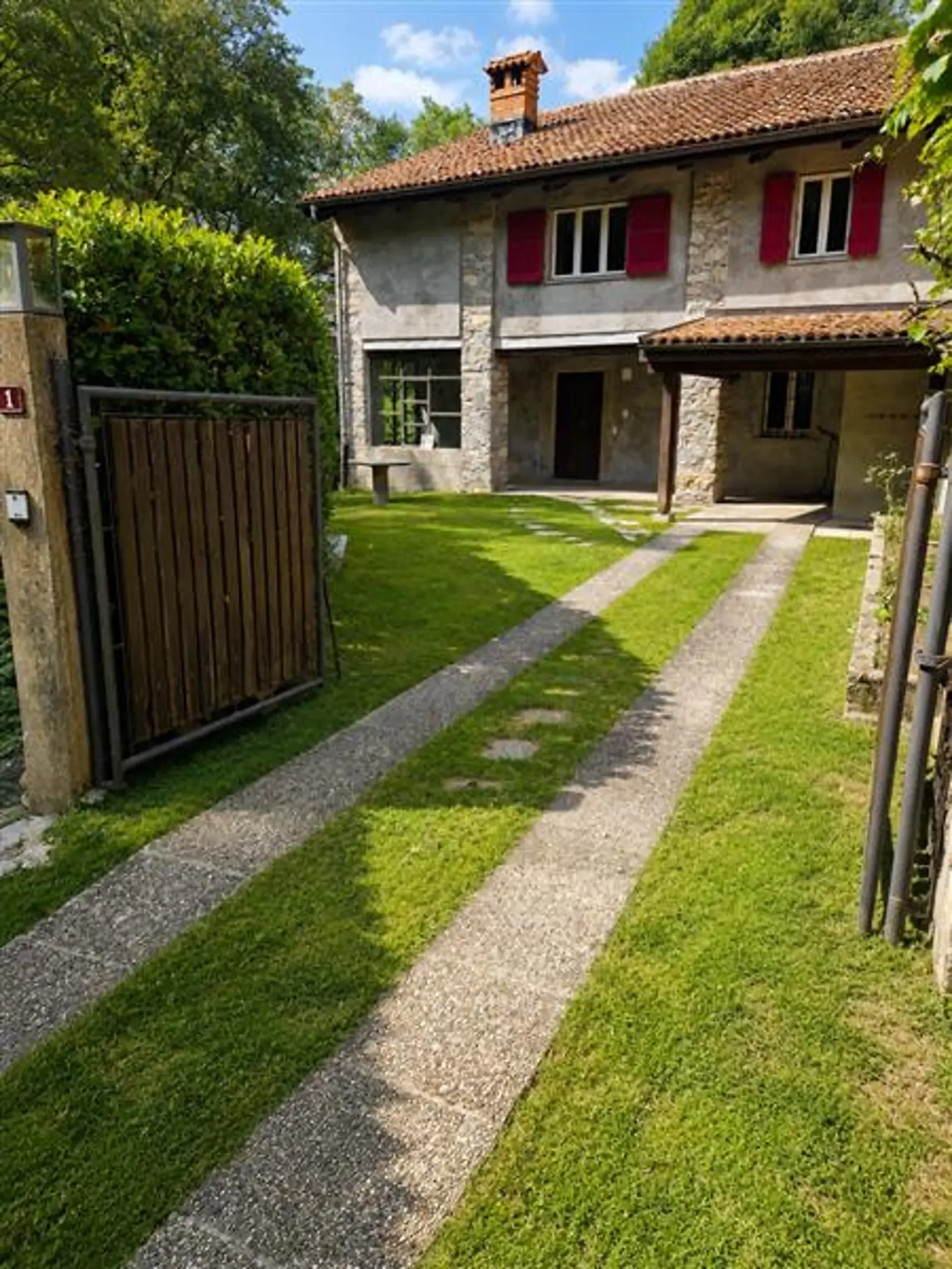 Sagno: Einfamilienhaus mit 6 Räumen