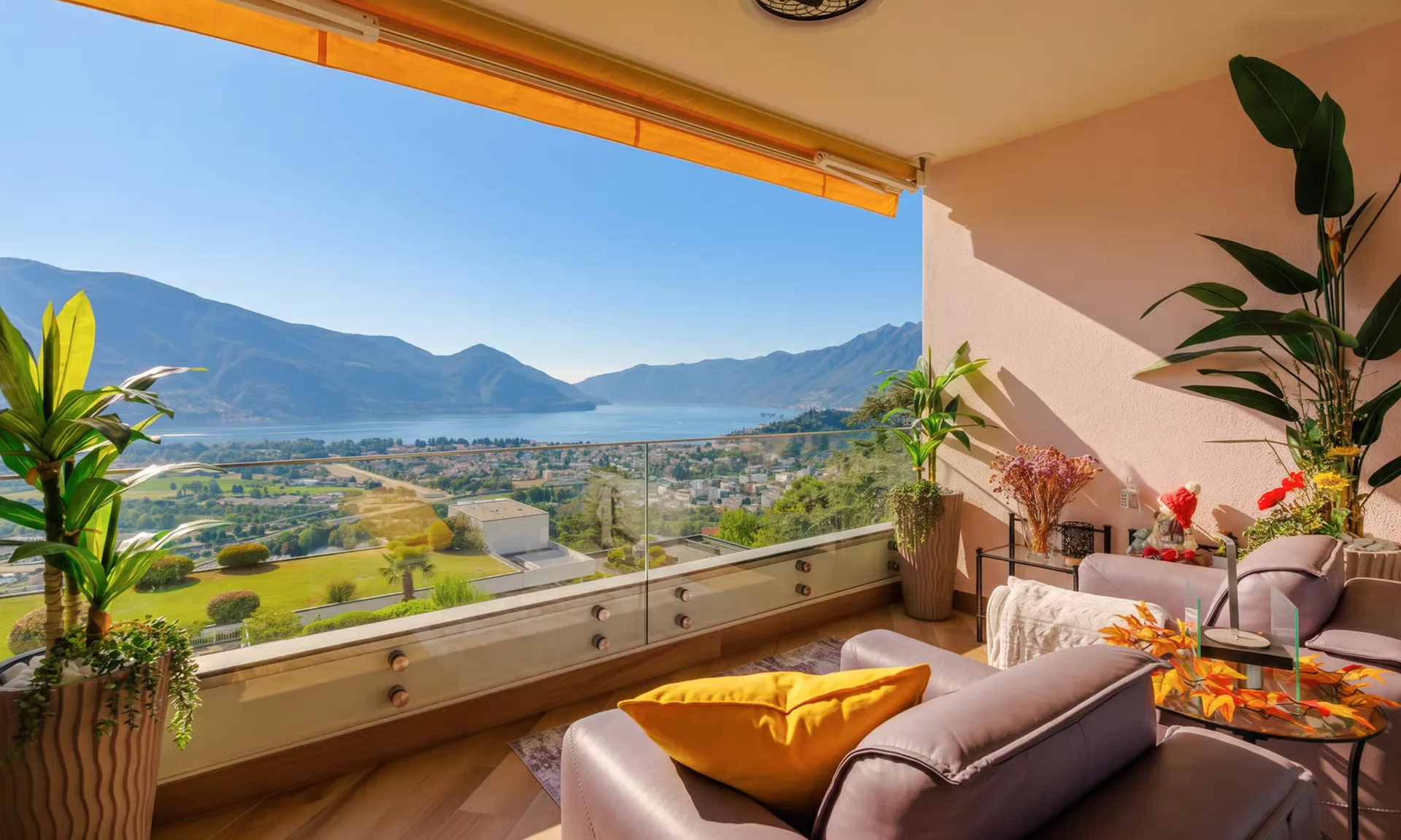 Wunderschöne 3.5-Zimmer-Wohnung mit Mobiliar, Seeblick und Pool in Locarno