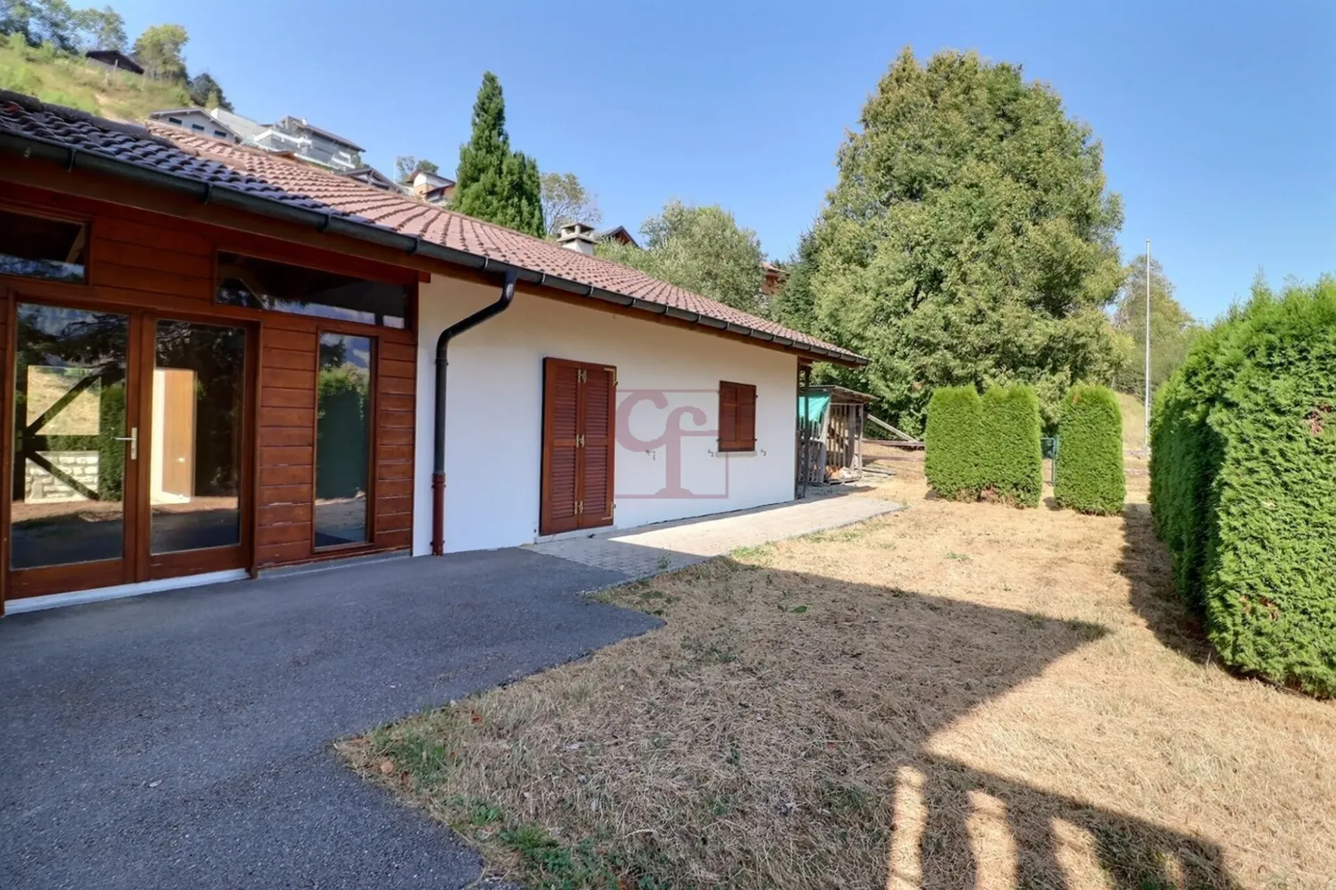 Kleinchalet zur Miete mit 2.5 Zimmern und großer Terrasse