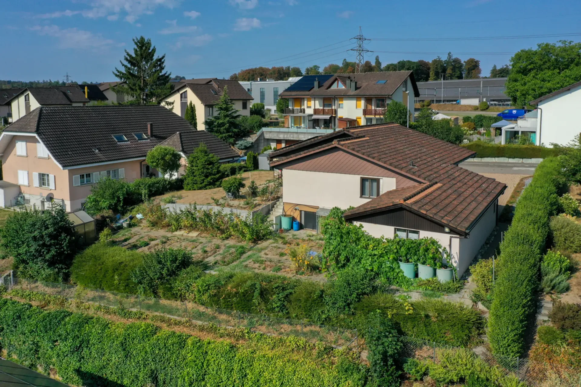 Single-family house with large garden in good location