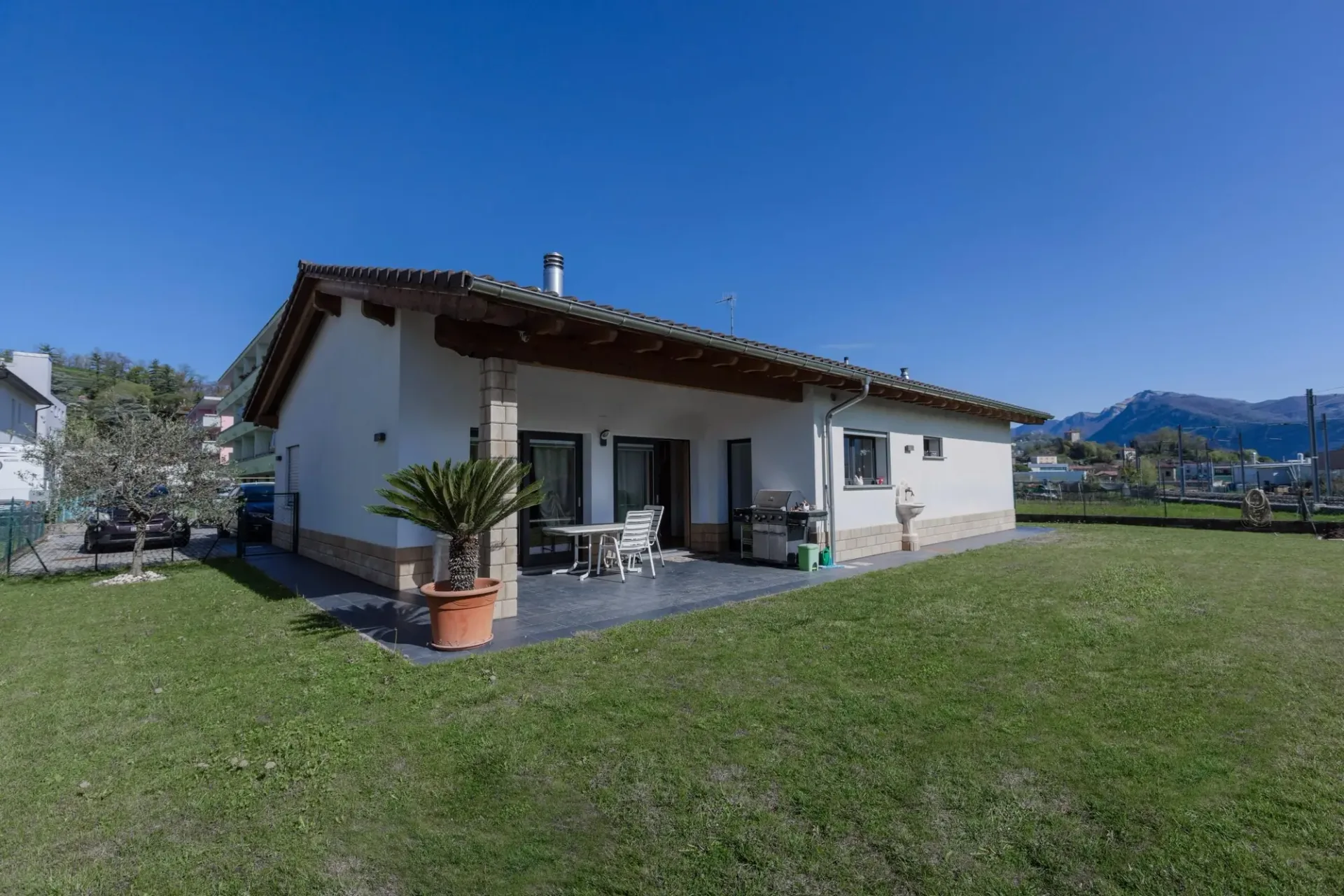 Prächtige 6.5-Zimmer-Villa auf einer Ebene mit Garten in Stabio