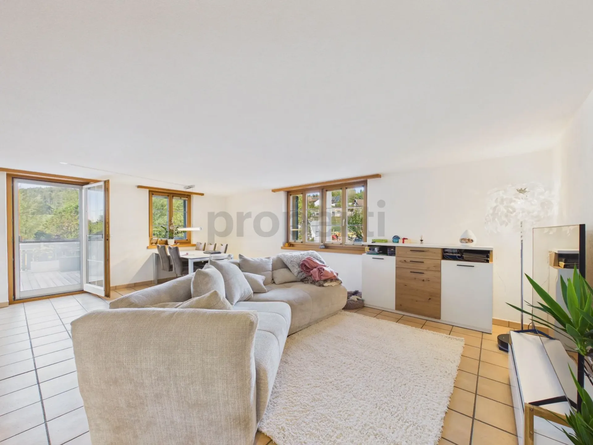 3.5-Zimmerwohnung mit Südwest-Terrasse  eigenem grosszügigen Gemüsegarten in Madetswil
