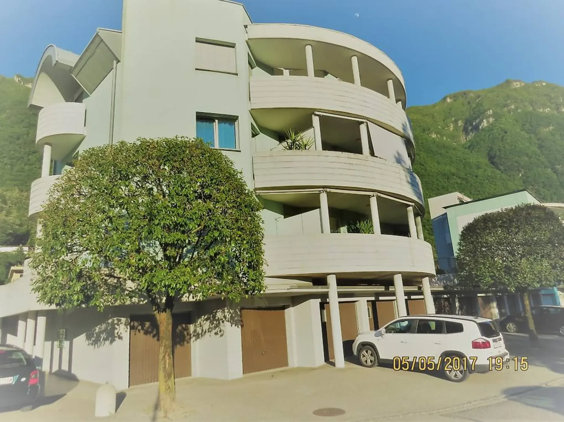 Sehr modernes neues Apartment, 2 Zimmer in Melano