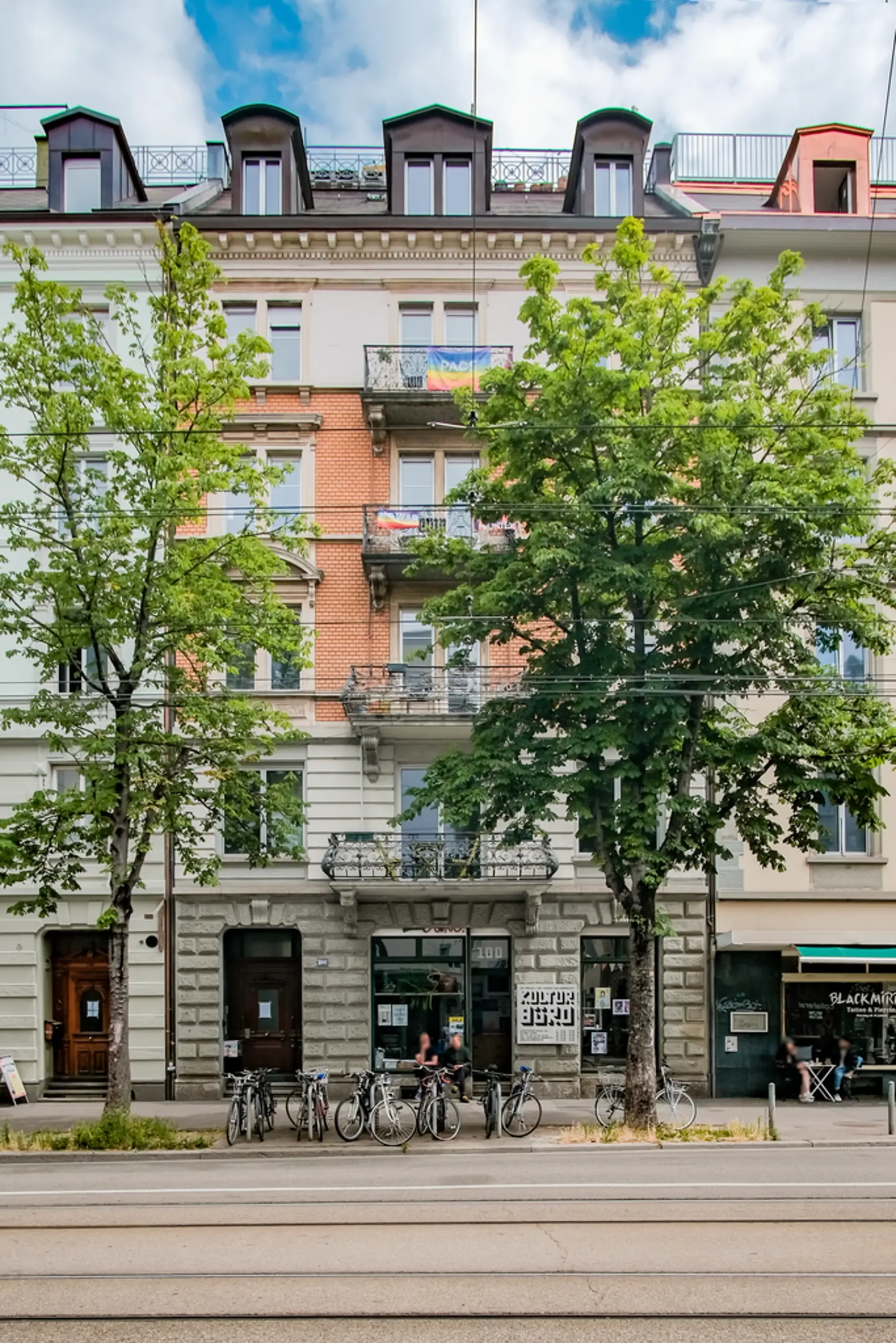 Attractive retail/commercial space in top location at Stauffacherstrasse 100