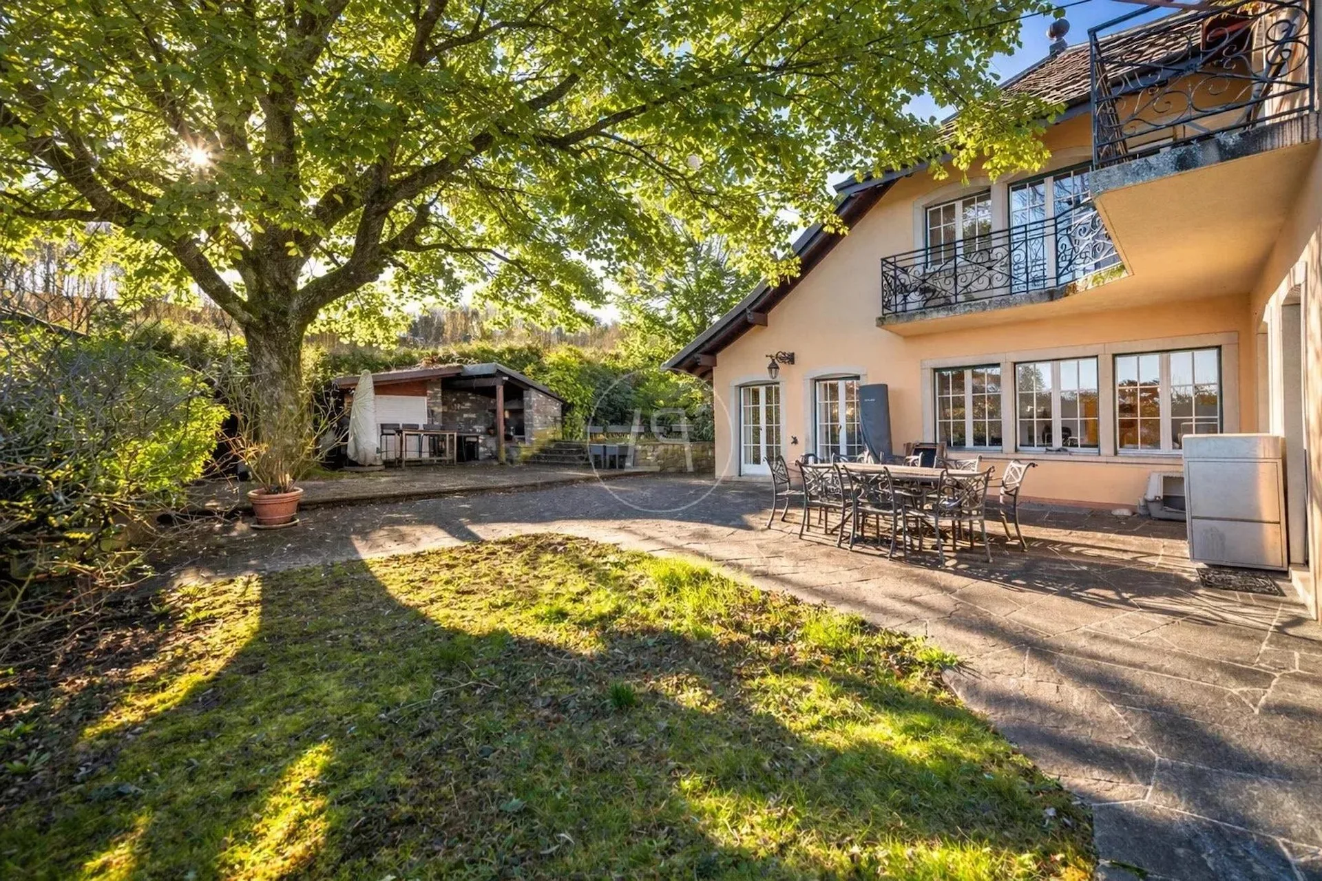 Superba proprietà in un ambiente smeraldino con vista lago ad Aubonne