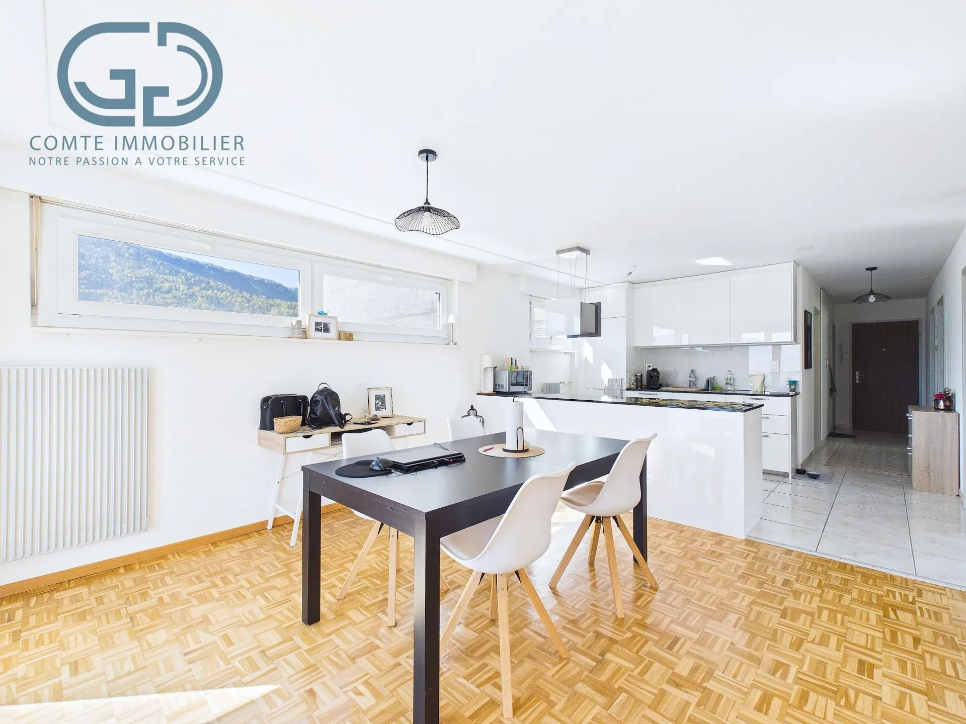Wohnung mit 4.5 Zimmern im 9. Stock