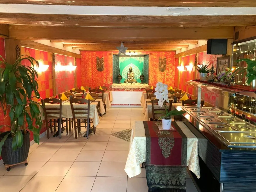 Restaurant Asia (jusqu'à 100 places) avec une grande clientèle fidèle