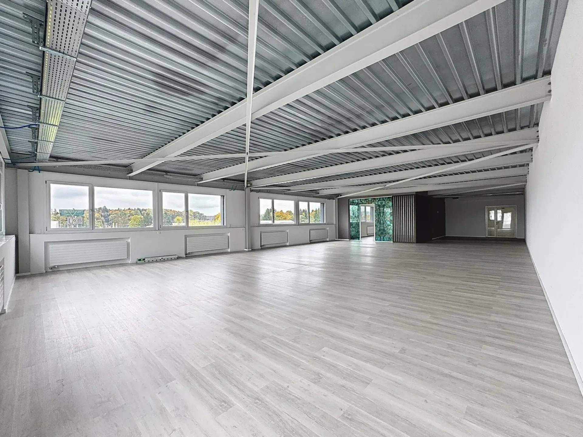 Zu vermieten - Gewerbefläche in Rossens
