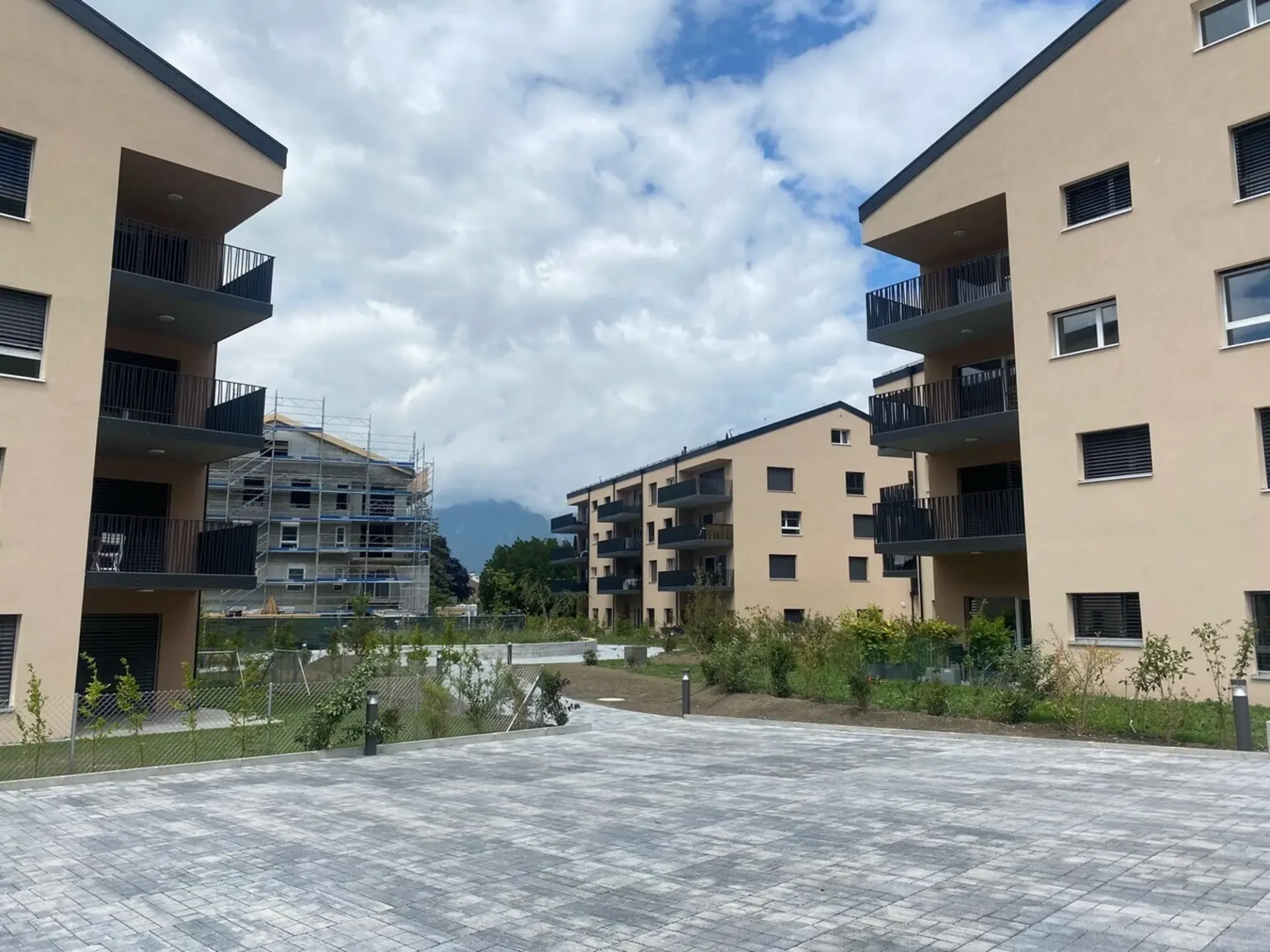 Parkplatz in Innenhof zu vermieten in Aigle
