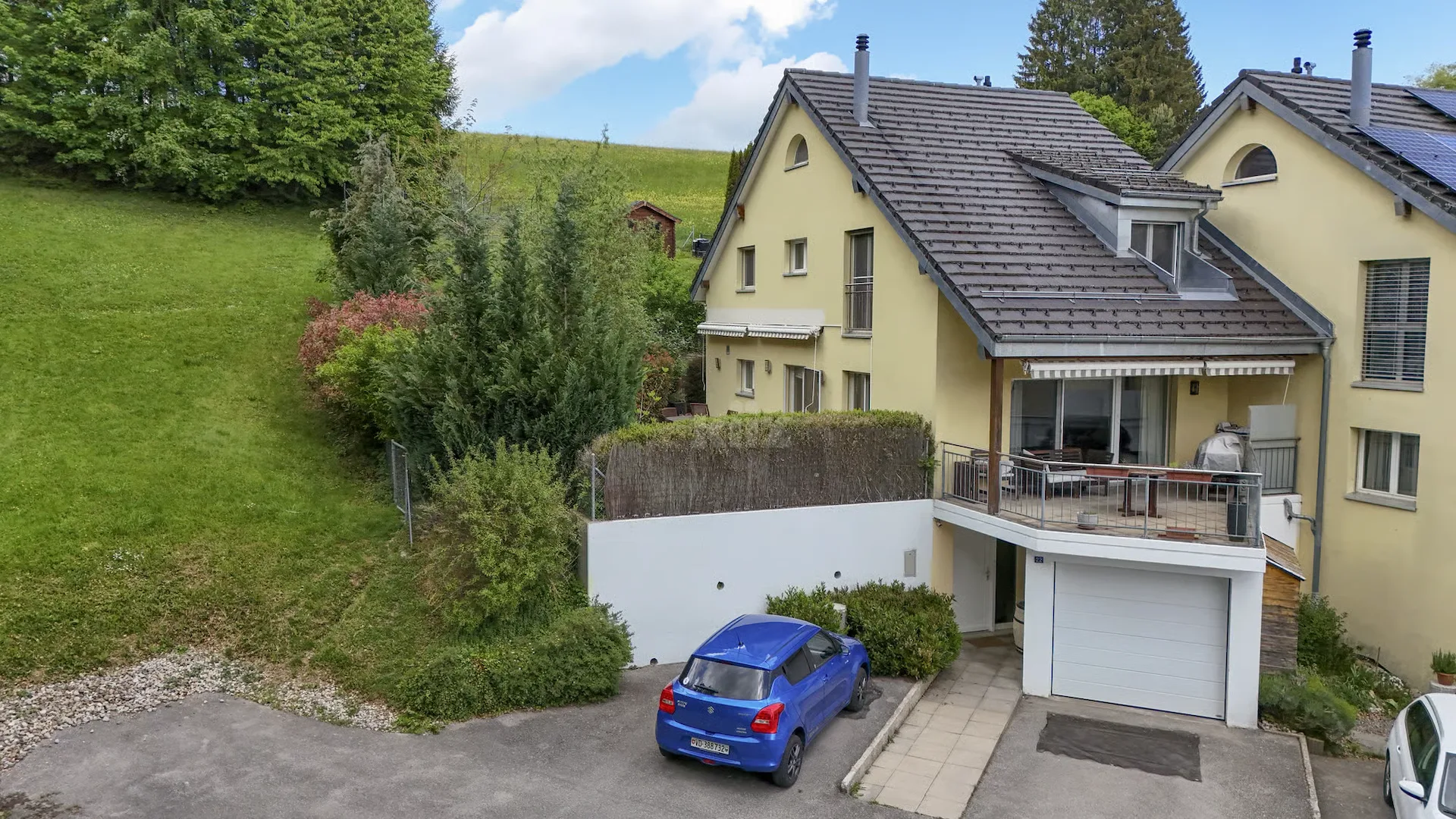 Charmanter Bungalow mit Terrassen, Garten und freier Sicht