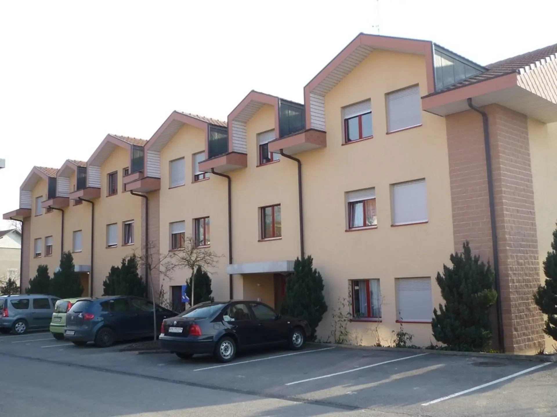 Wohnung mit 4,5 Zimmern im 1. Stock
