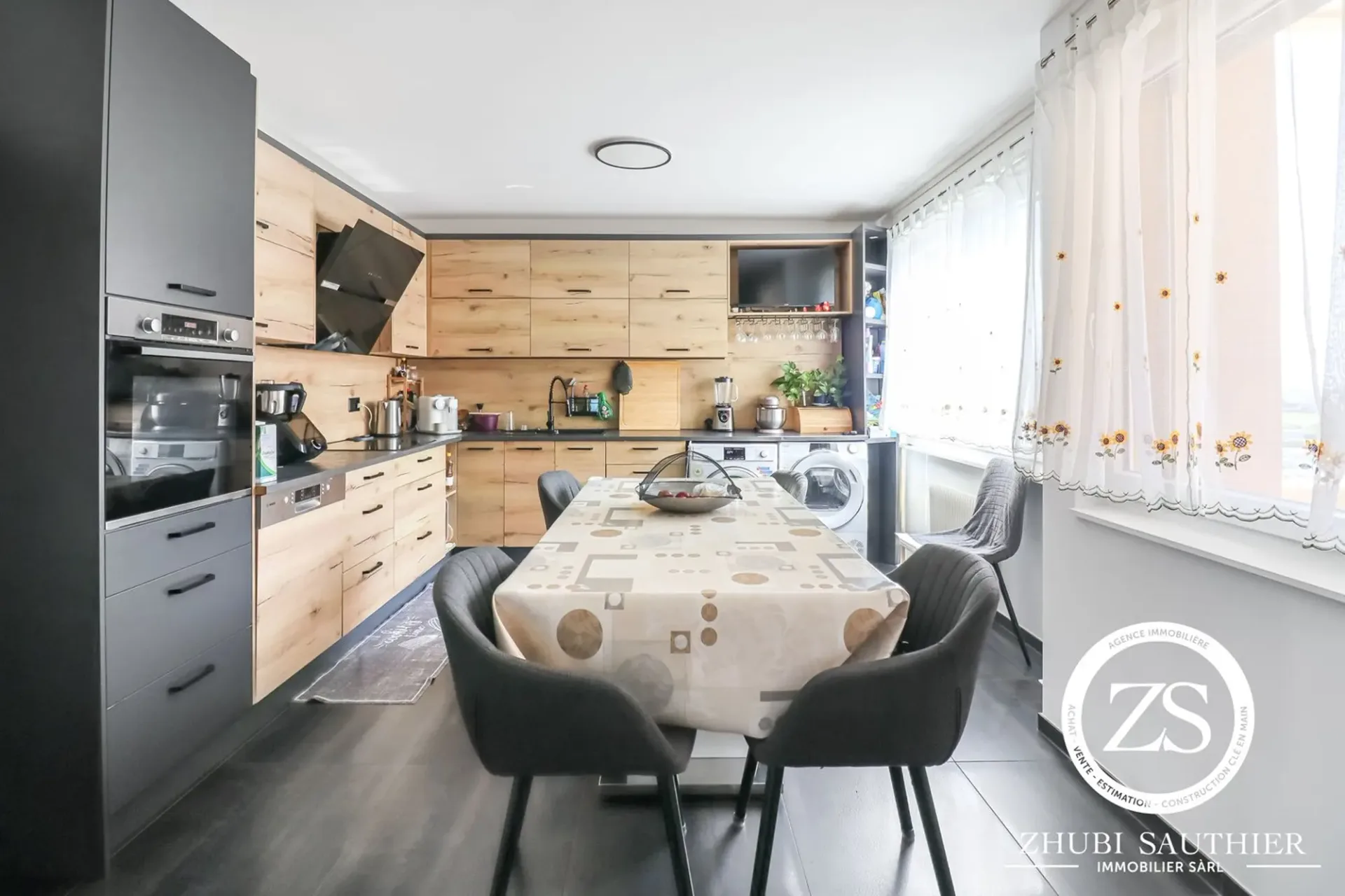 Vier-Zimmer-Wohnung renoviert in St-Pierre-de-Clages