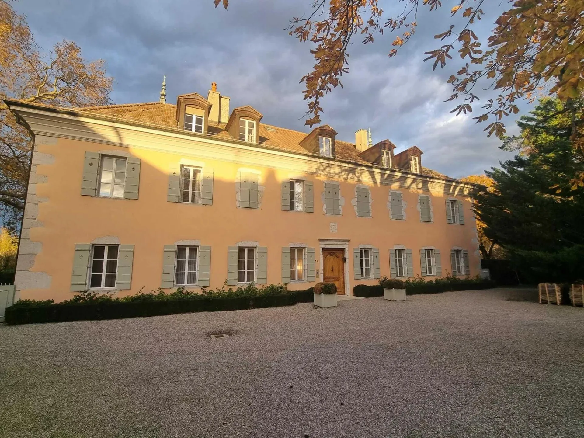 Elégant appartement de 6 pièces dans le Château de Veyrier