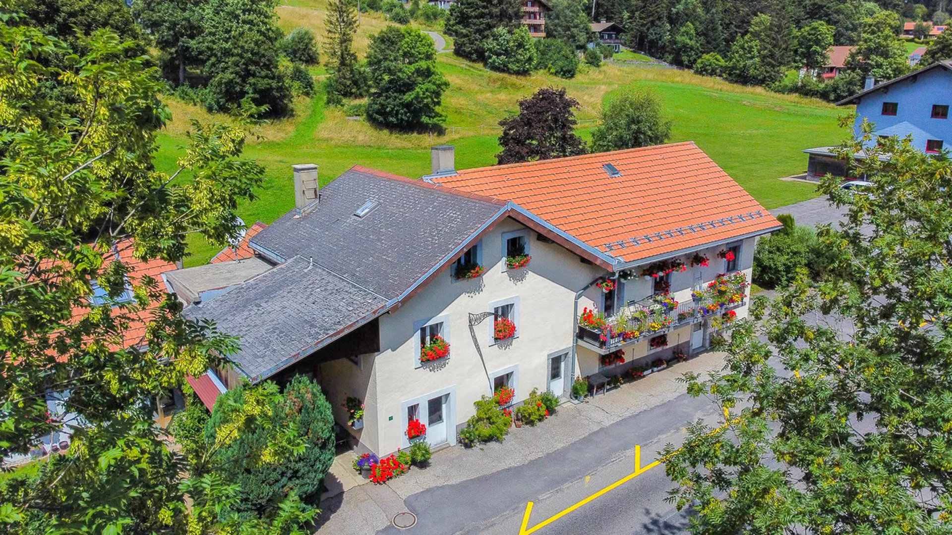 Einfamilienhaus mit Garage Großzügige Räume und Erweiterungspotenzial