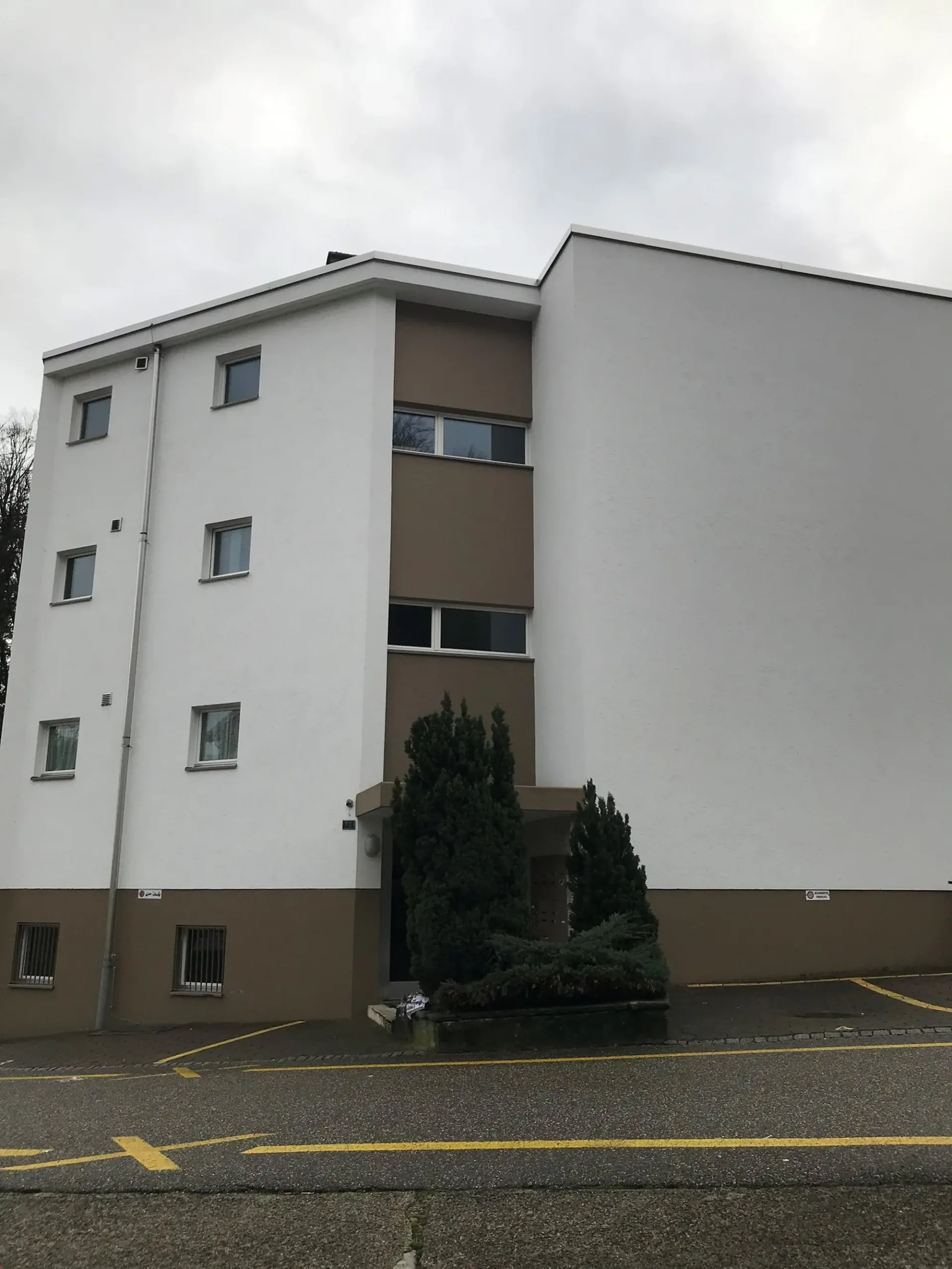 Zu vermieten mehrere offene Parkplätze