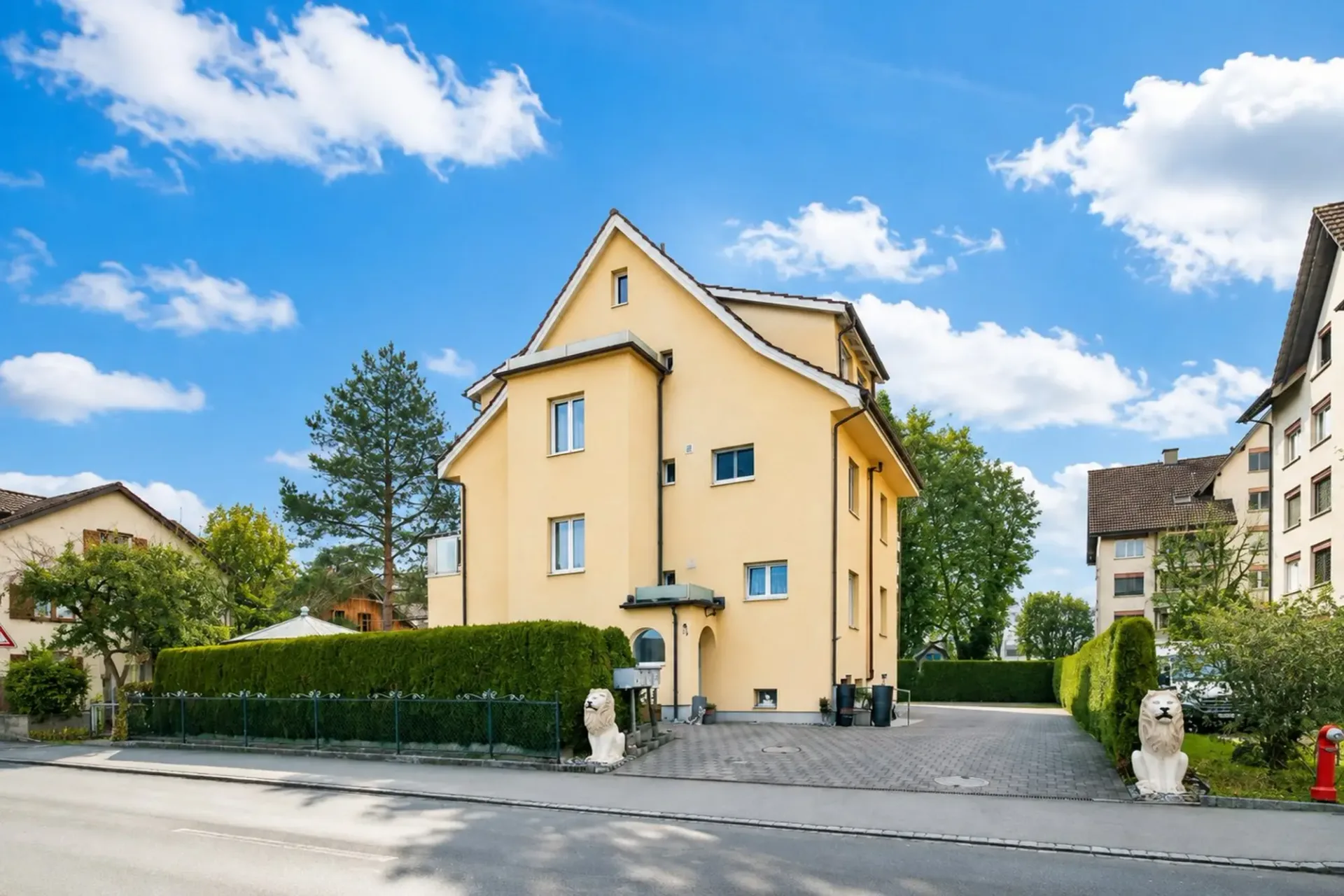Exklusives Mehrfamilienhaus mit 3 Wohnungen in ruhiger Lage von Bischofszell