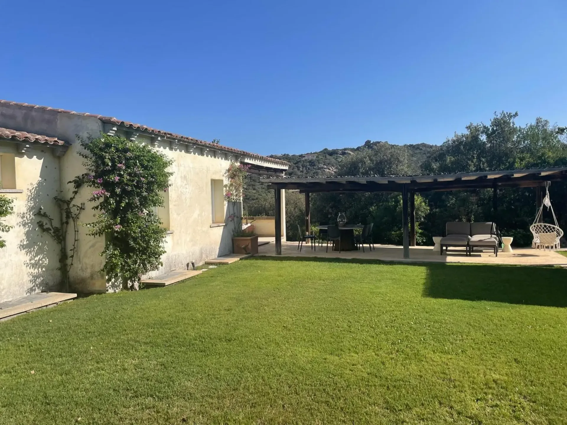 Costa Smeralda - Wunderschönes Stazzu mit 4 Schlafzimmern, ein Hektar Land