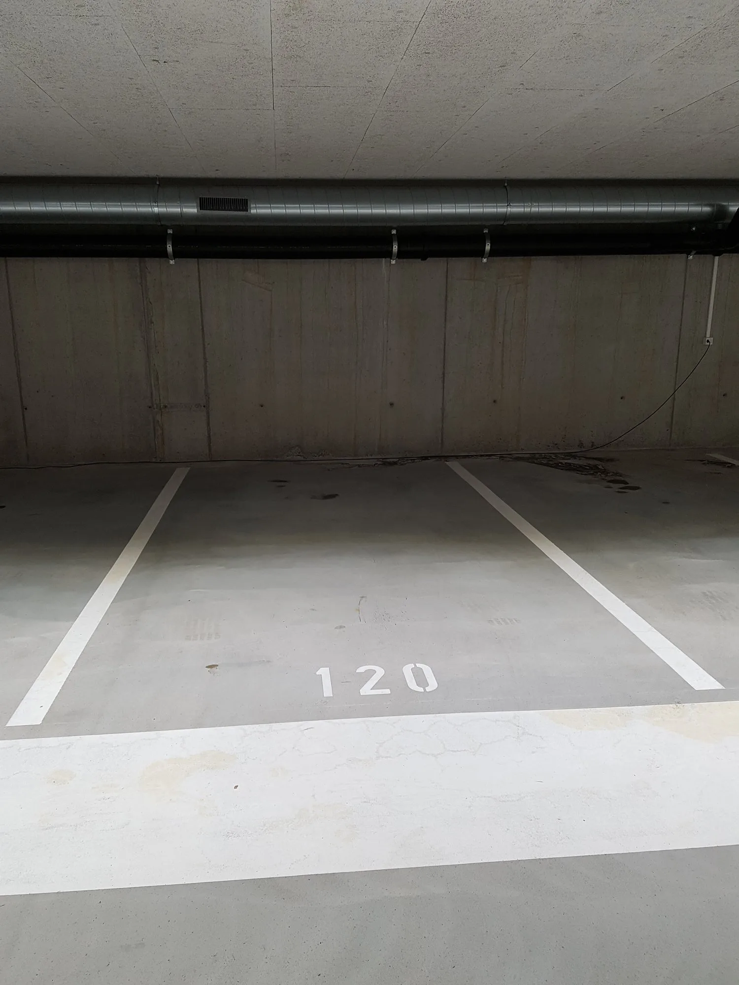Parking space in parking garage for rent