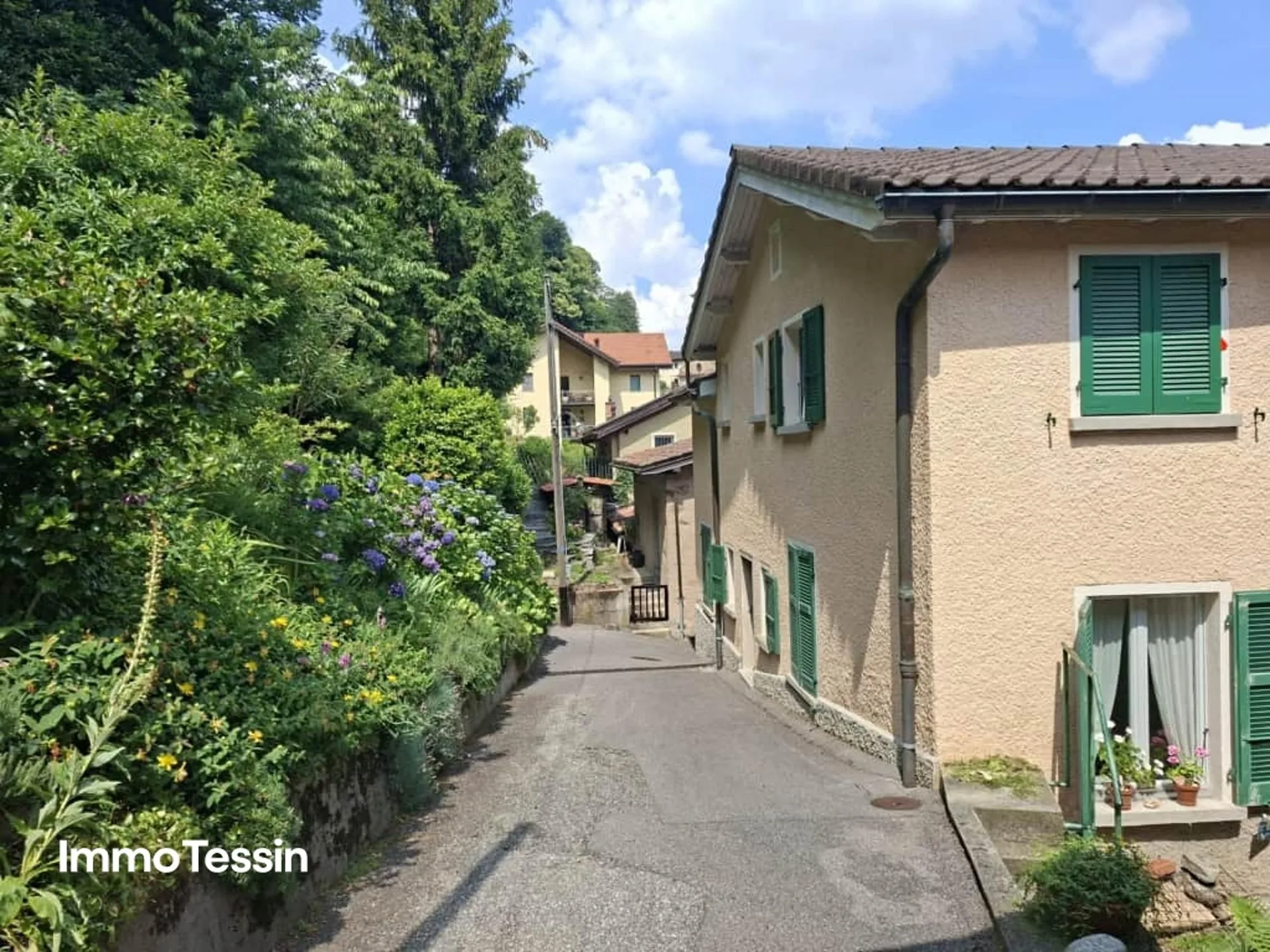 Charmante und idyllische Wohnung an exklusiver Wohnlage in Collina d&039;Oro unweit von Lugano und dem Lago di Luagno
