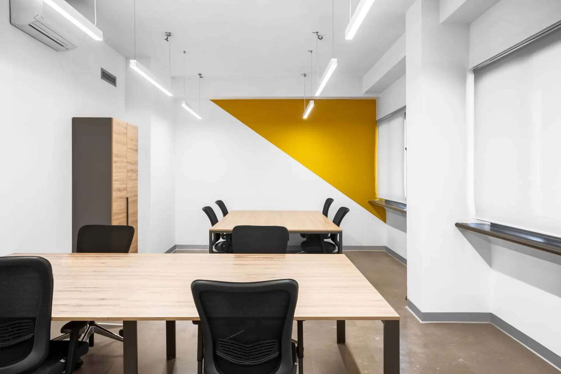 Privater Büroraum für 50 in Regus City Old Town