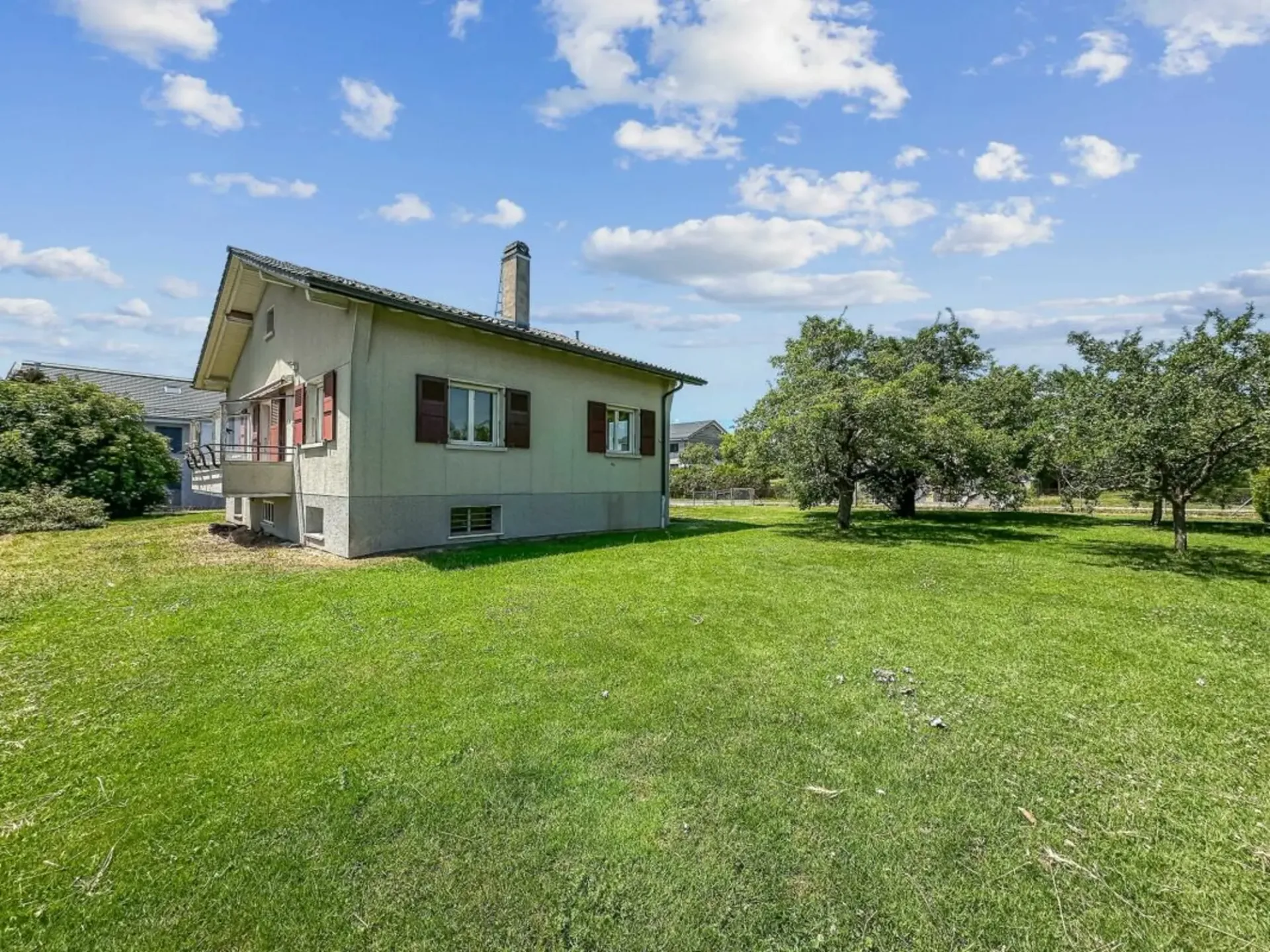 KLEINES HAUS ZUM RENOVIEREN, IN DER NÄHE EINER LANDWIRTSCHAFTLICHEN ZONE