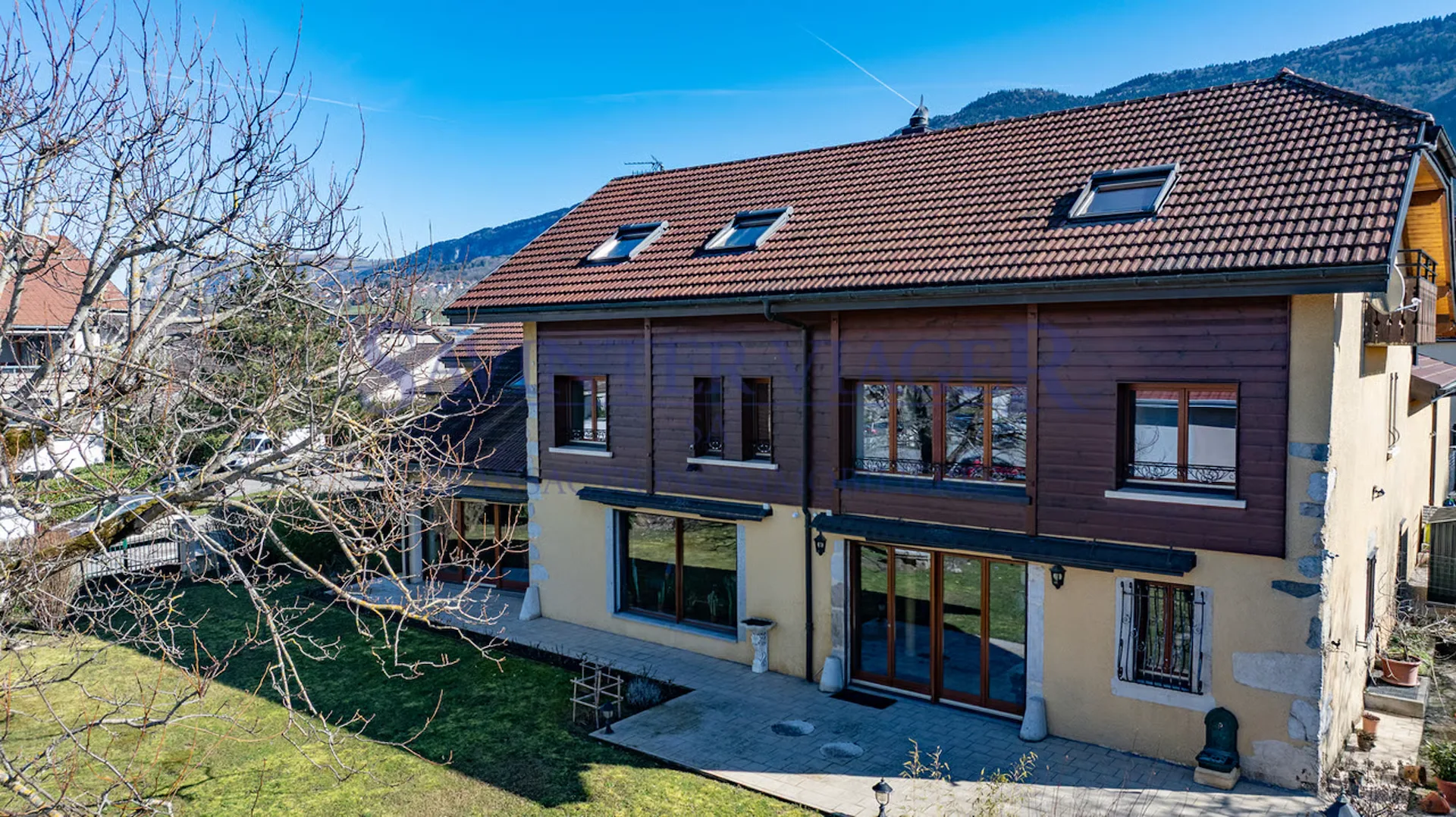 Propriété d'exception Annecy-Geneve-Élégance, volumes & investissement