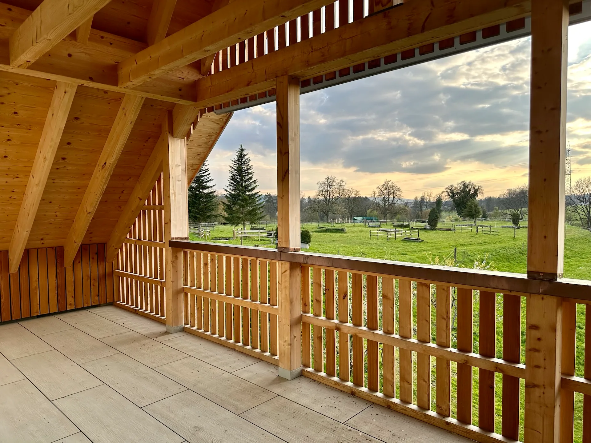 3 1/2 Zimmer Dachwohnung: modern, tolle Aussicht, ruhig gelegen