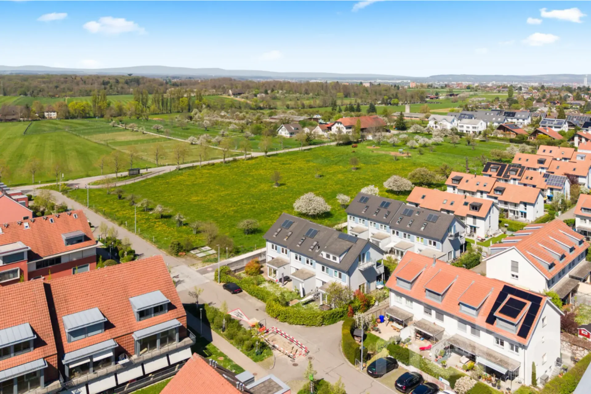 Charmantes Reiheneckhaus mit Garten in ruhiger Lage von Oberwil
