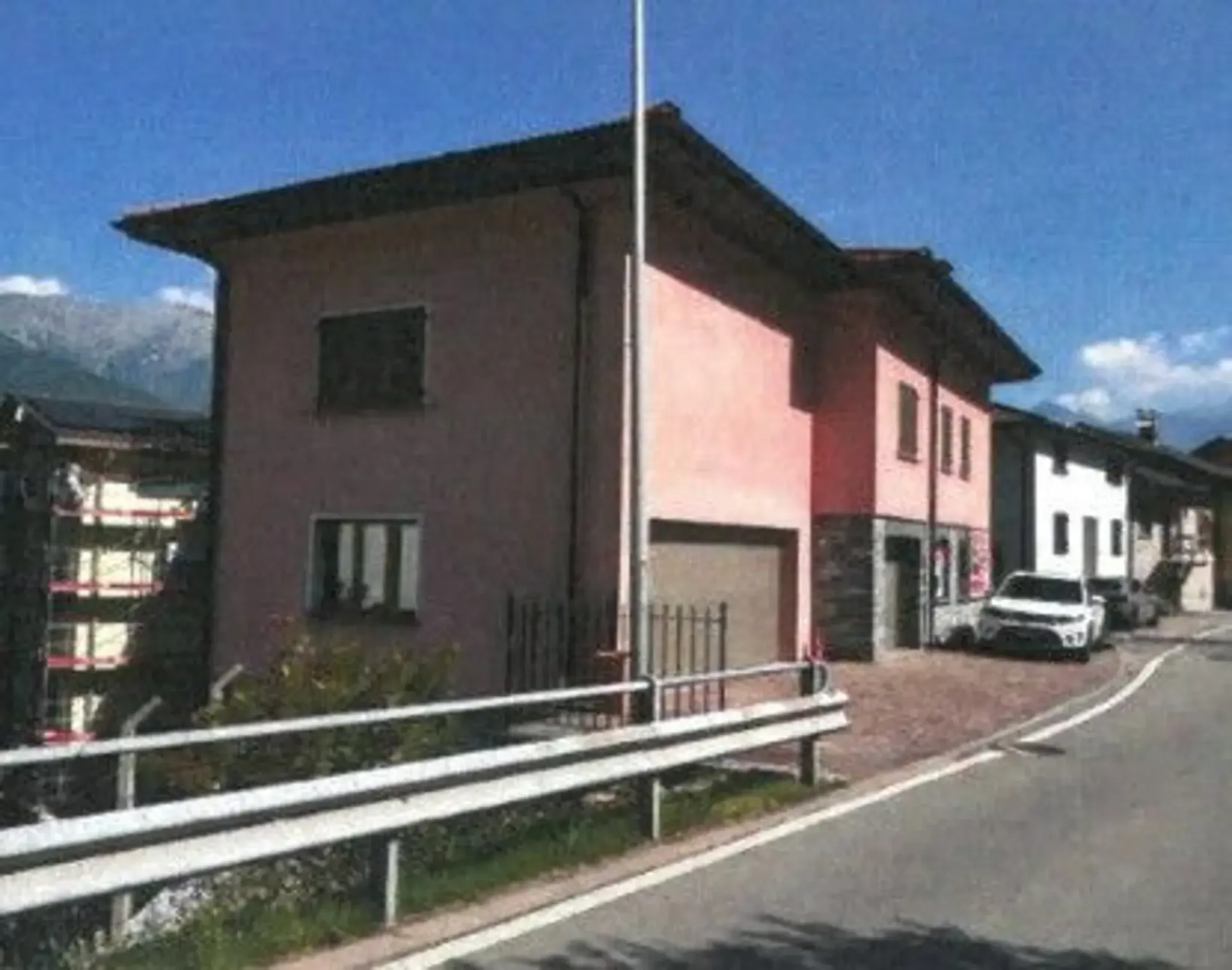 *Casa bifamiliare*