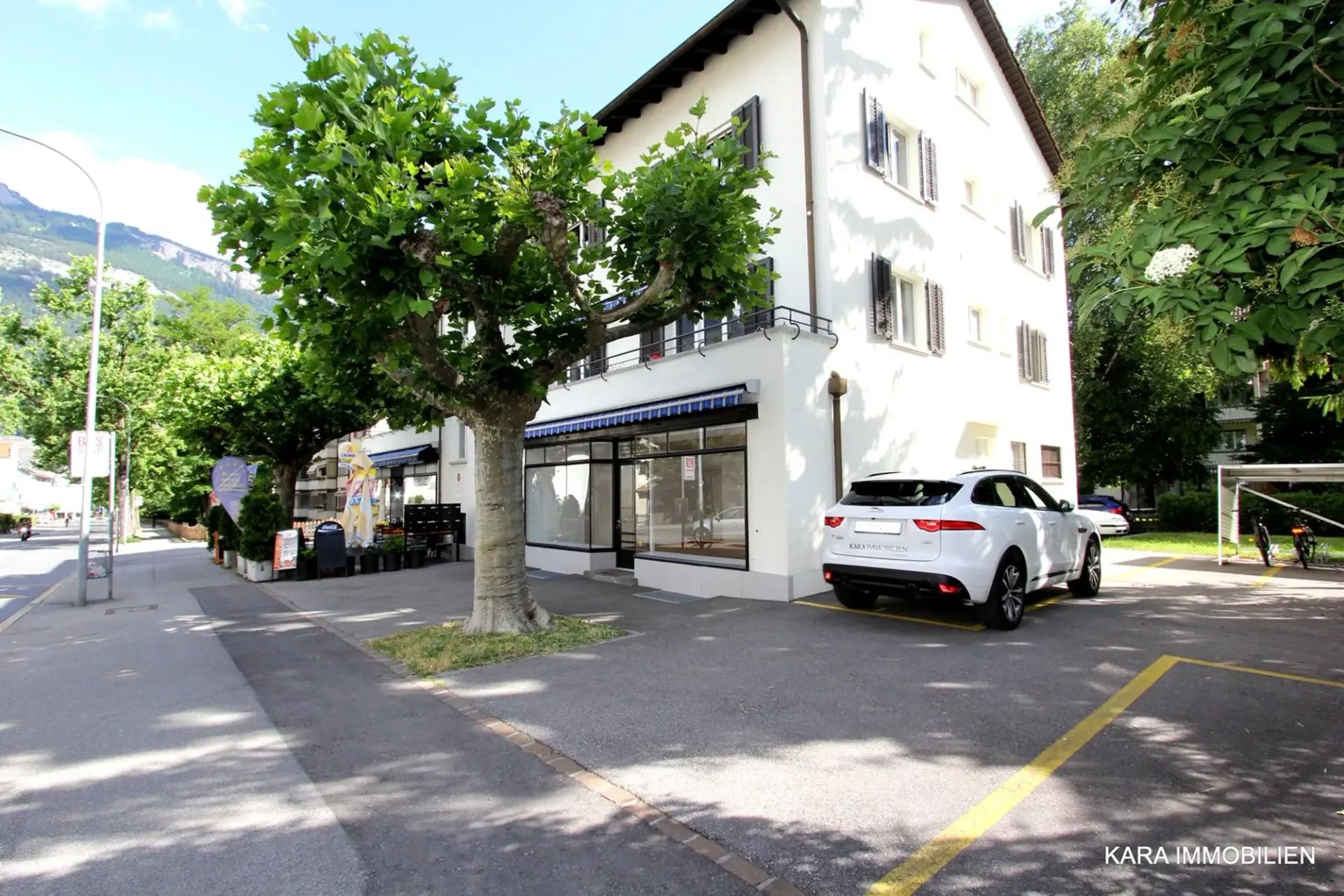 Elegant sanierte Wohnung an sehr guter Verkehrslage!