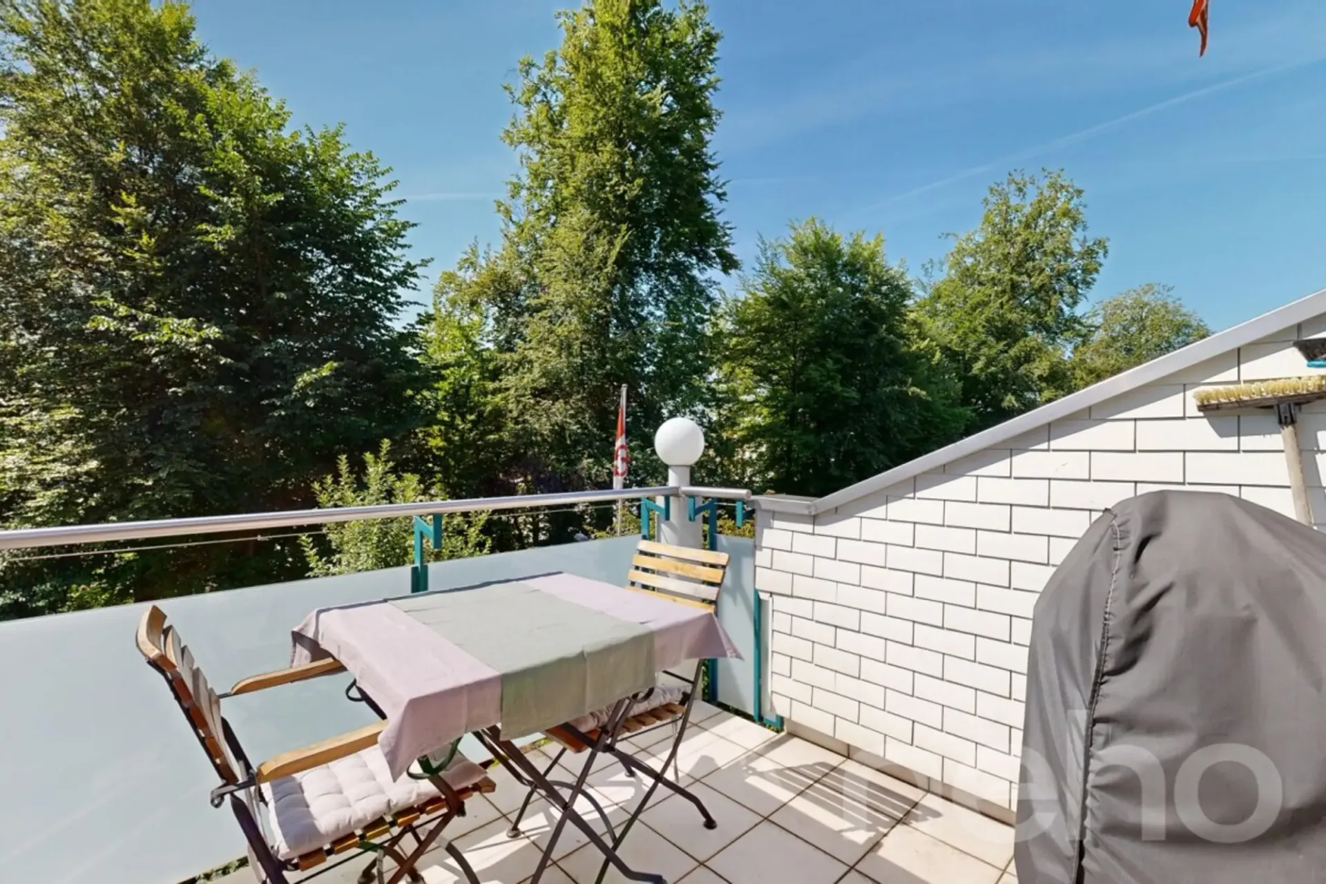 Lichtdurchflutete 4.5 Zimmer Dachwohnung mit Blick ins Grüne