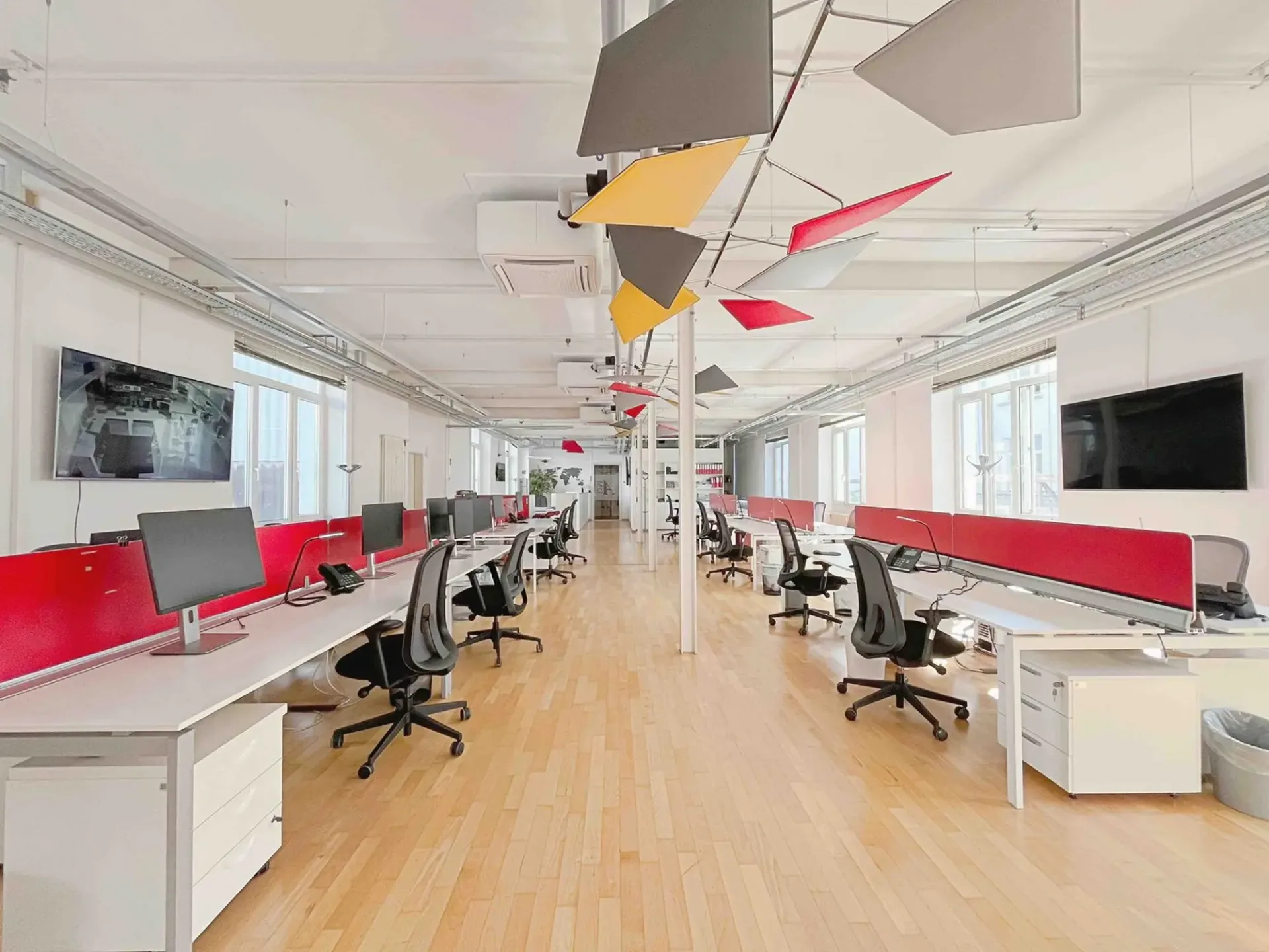 Ufficio Moderno in Affitto a Balerna – 196 m²