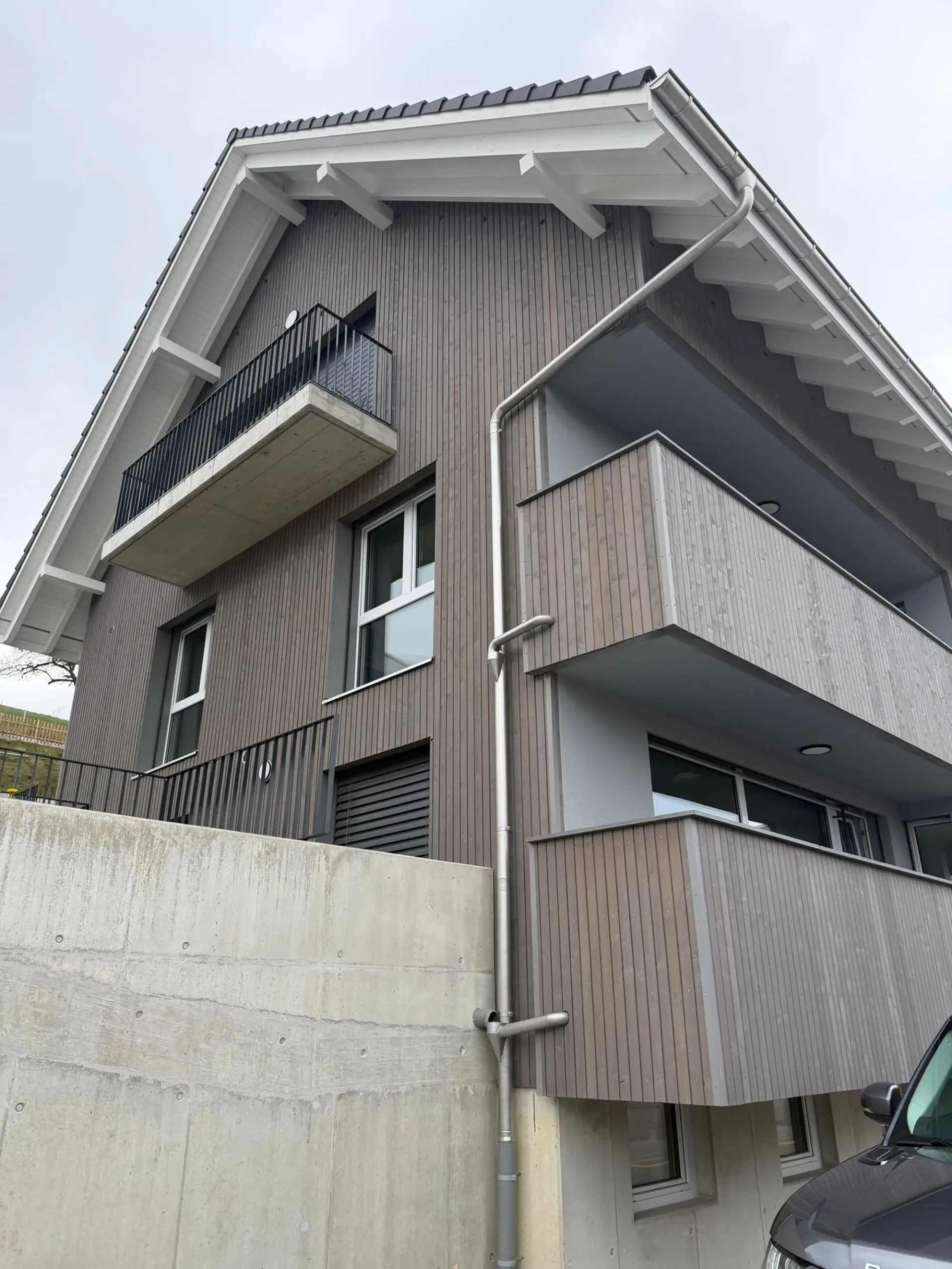 Moderne 3.5-Zimmer-Wohnung mit grosser Terrasse und Balkon