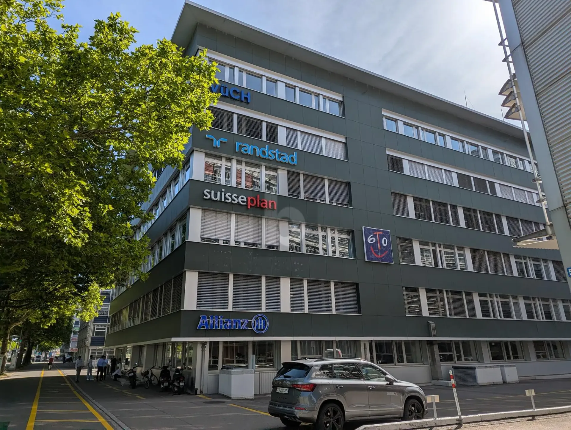 FLEXIBEL MIT EMPFANG, TERRASSE UND WARENLIFT
