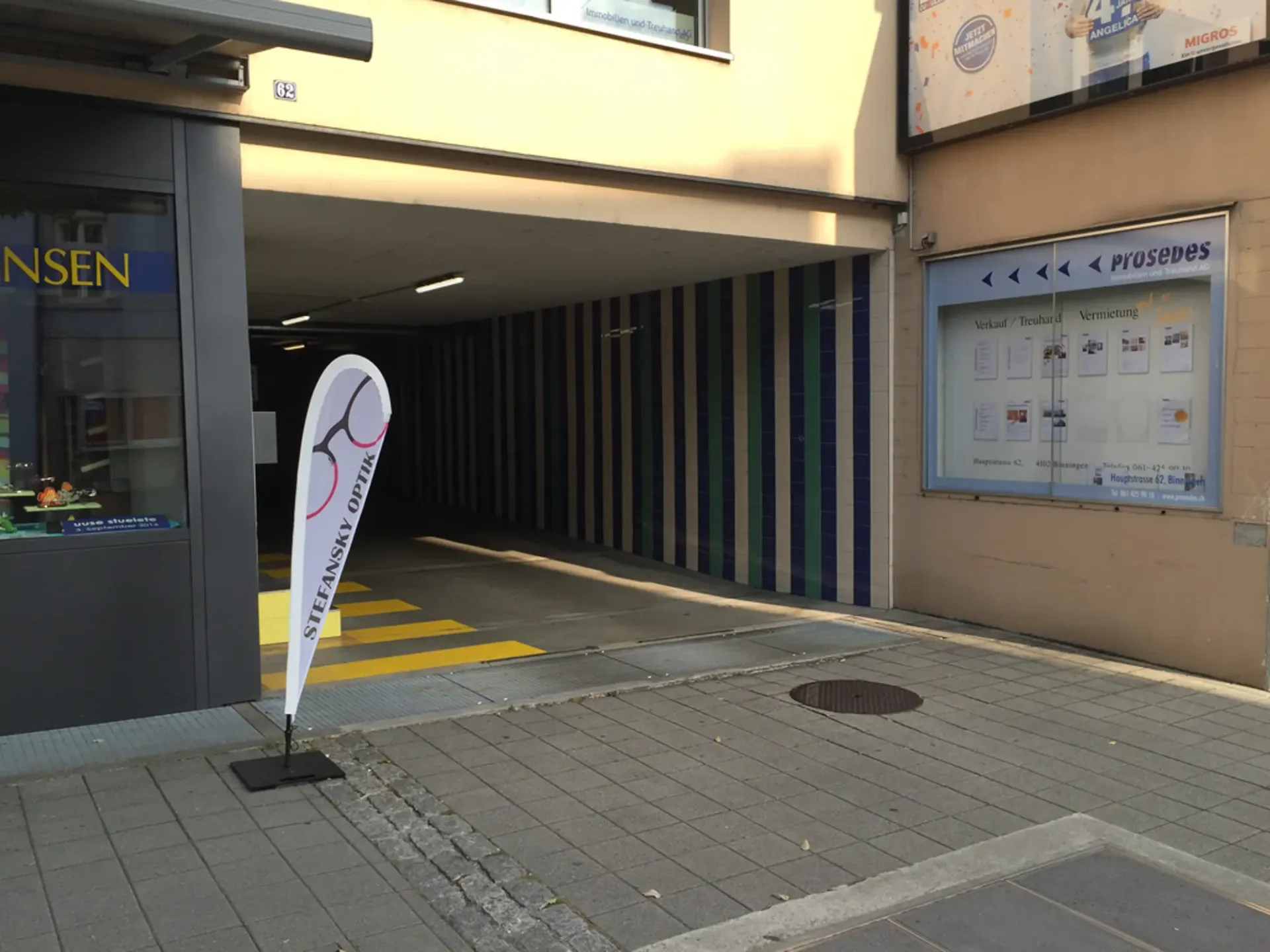 Posto auto in affitto in posizione centrale a Binningen