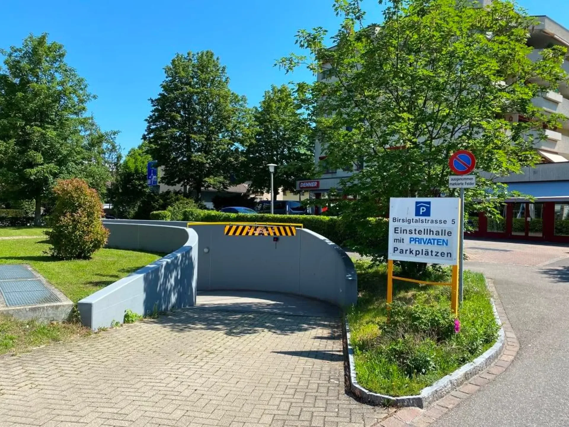 Safely parked – Parking space in Reinach BL
